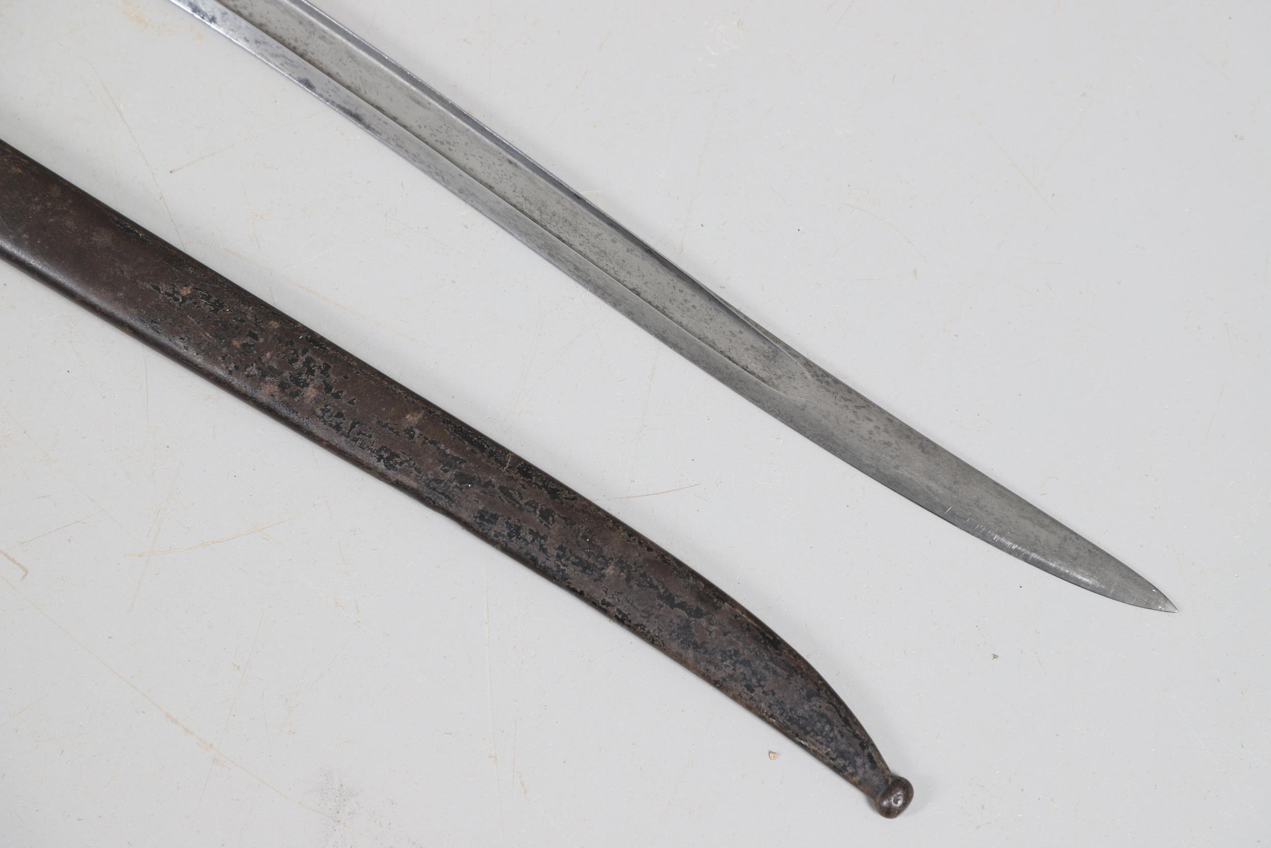 A 19TH CENTURY FRENCH CHASSEPOT BAYONET AND SCABBARD BY A SCARCE MANUFACTURER. - Bild 10 aus 12