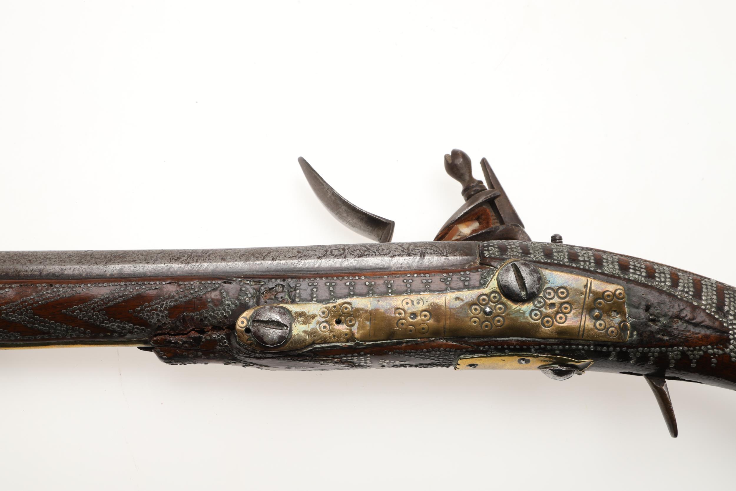 A PAIR OF DECORATED TURKISH FLINTLOCK PISTOLS. - Image 15 of 18