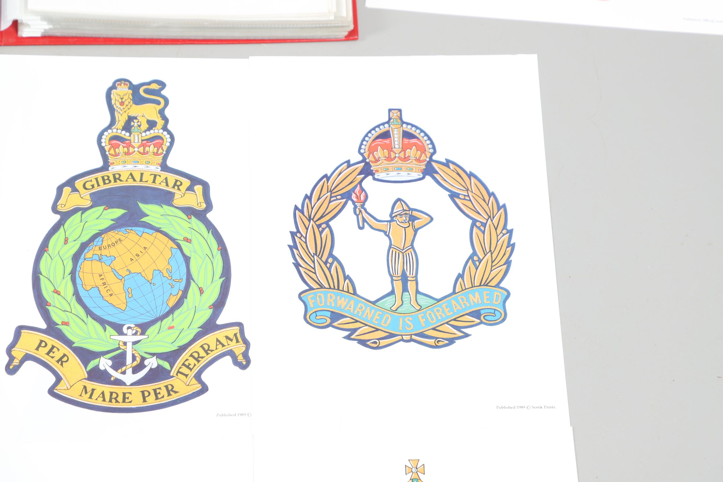 A LARGE COLELCTION OF ARTWORK OF MILITARY CRESTS. IN FOUR ALBUMS AND MANY LOOSE. - Bild 15 aus 63