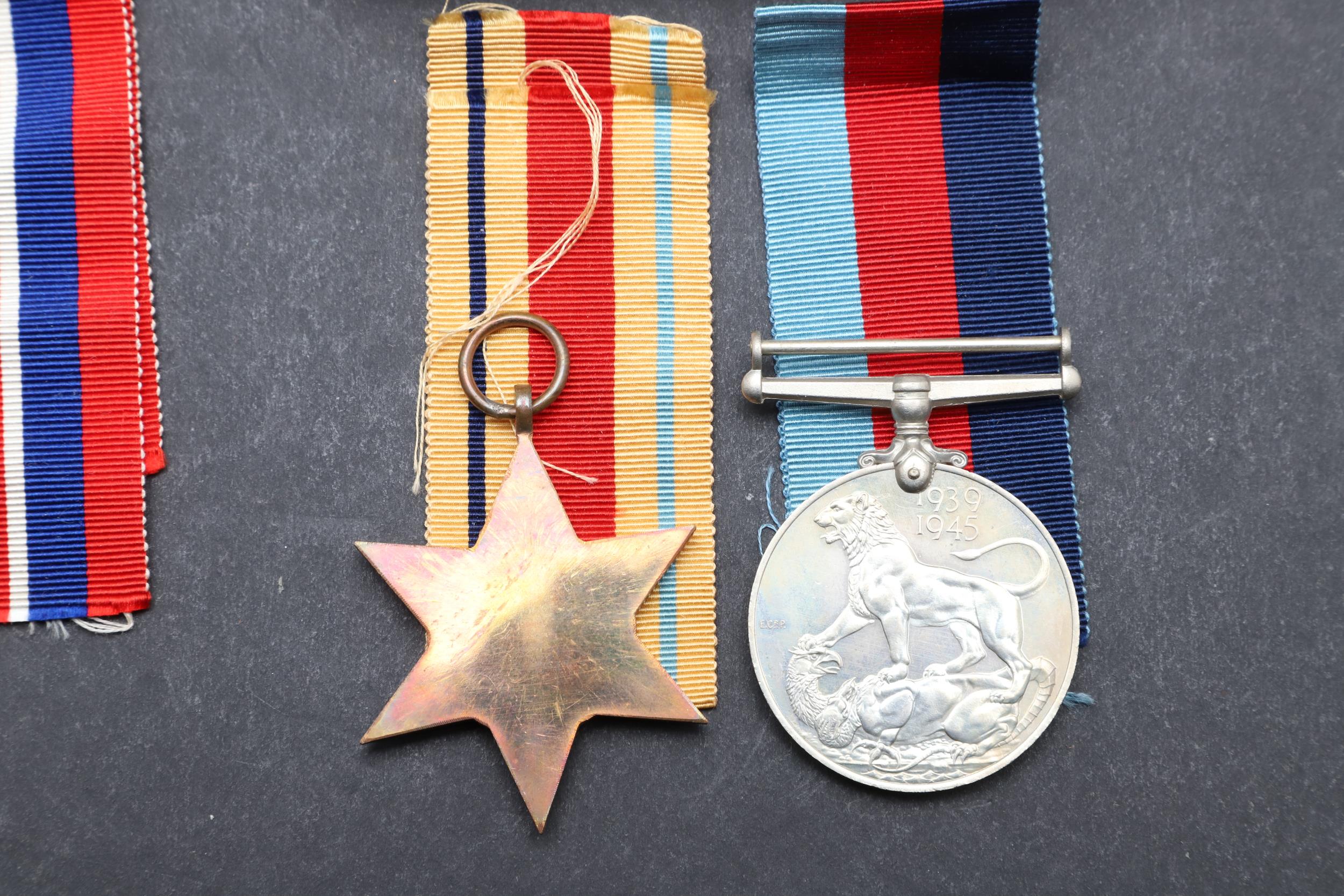 A COLLECTION OF MEDALS TO THE HOGG FAMILY AND OTHERS TO INCLUDE AN MBE GROUP OF FOUR. - Bild 4 aus 10
