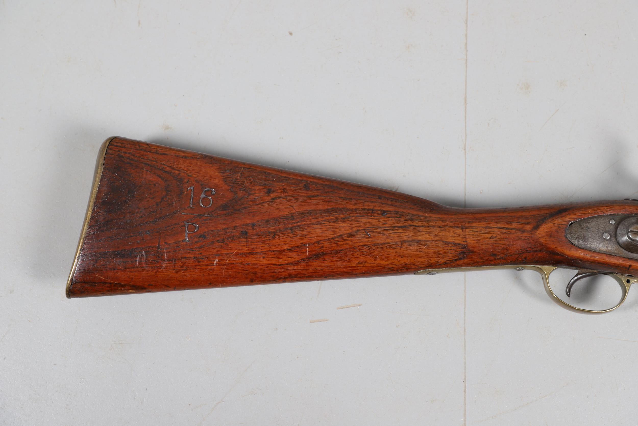 A 19TH CENTURY ENFIELD TYPE PERCUSSION FIRING RIFLE AND ANOTHER SIMILAR. - Image 14 of 23
