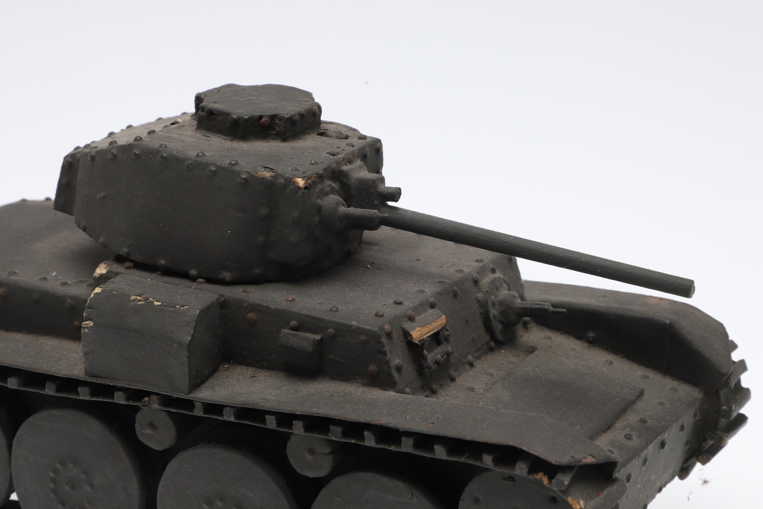 A SECOND WORLD WAR GERMAN ARMY TRAINING MODEL OF A PZ.38 TANK. - Bild 2 aus 12