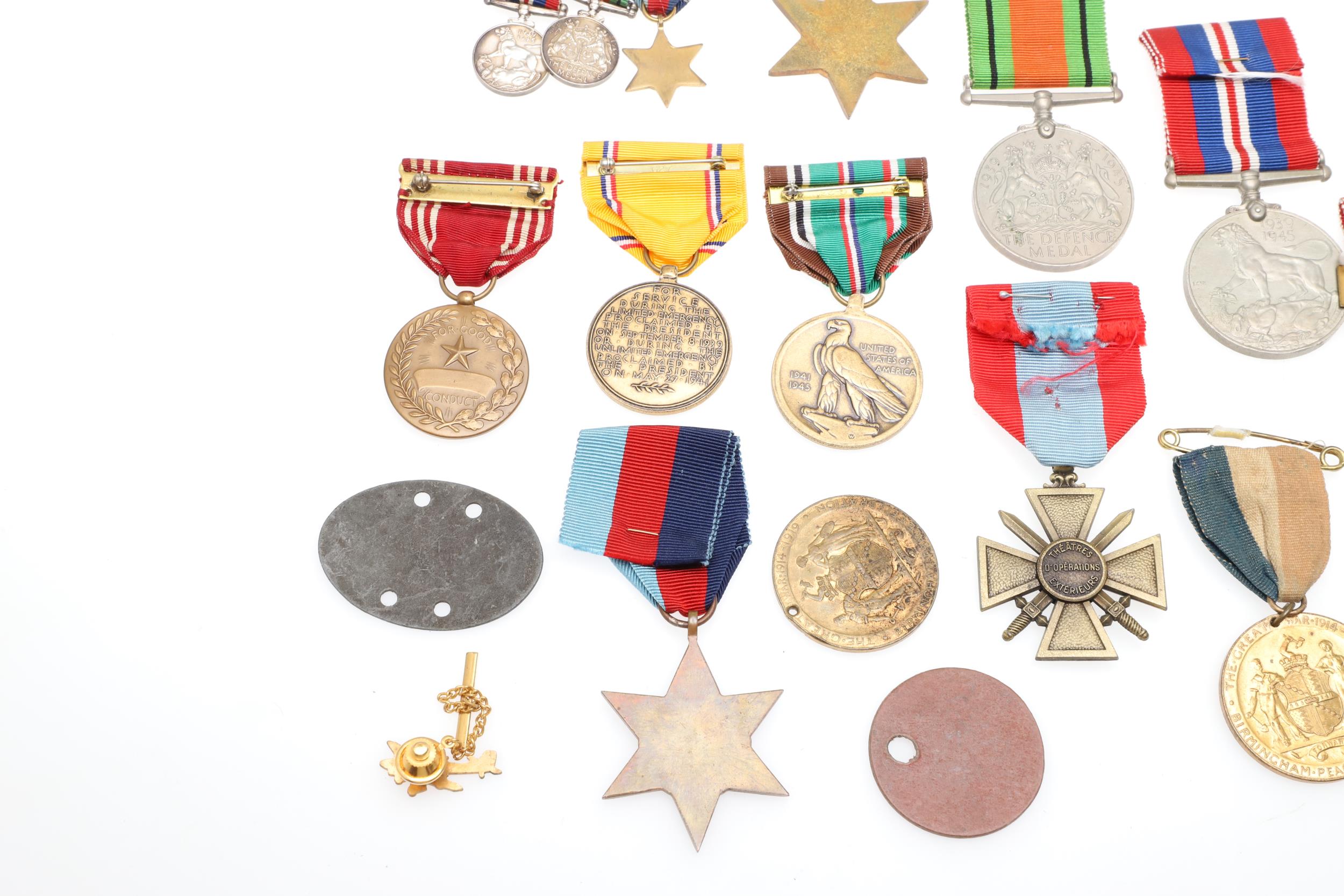 A COLLECTION OF SECOND WORLD WAR AND OTHER MEDALS. - Image 15 of 18