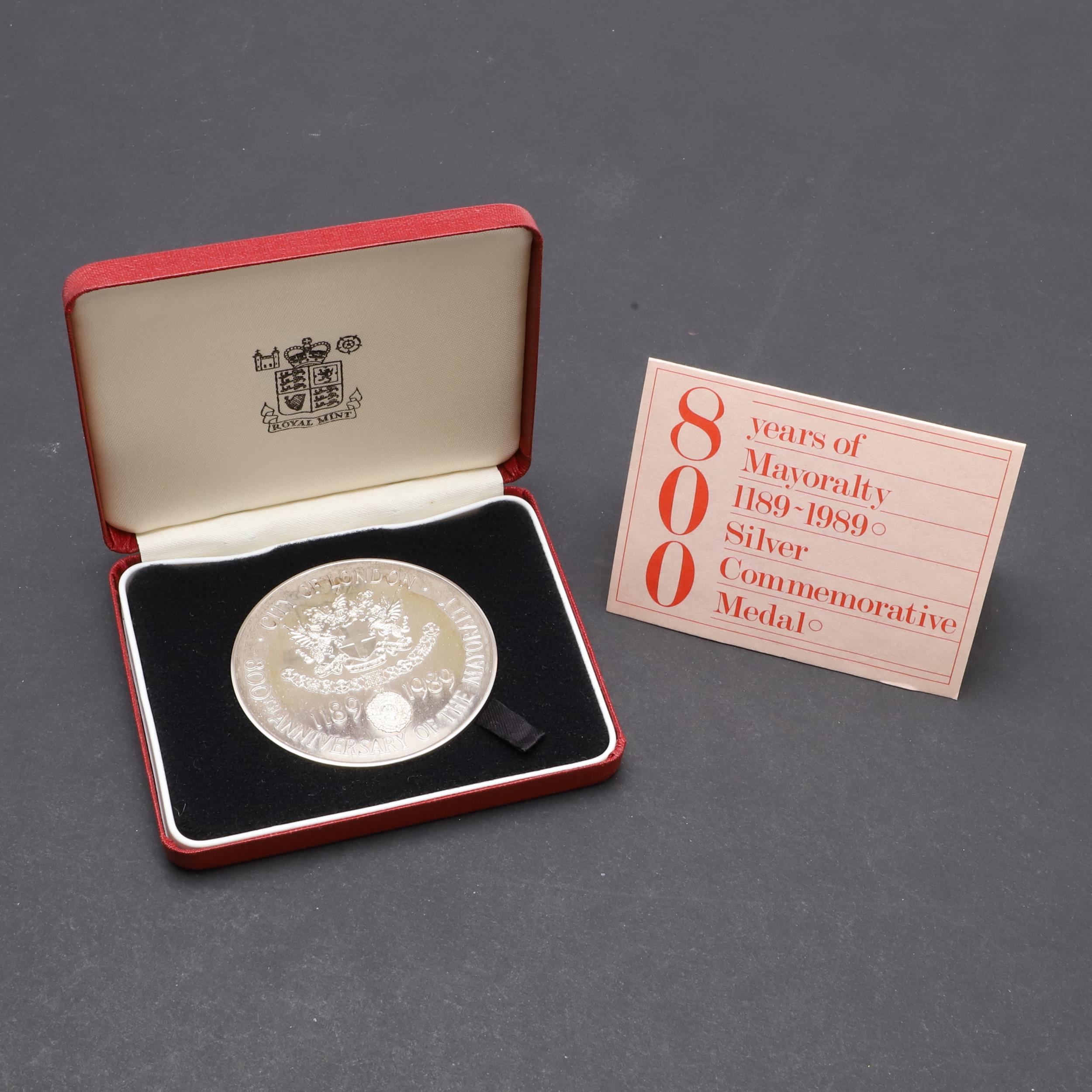 A SILVER MEDAL MARKING THE 800TH ANNIVERSARY OF THE CITY OF LONDON, 1989.