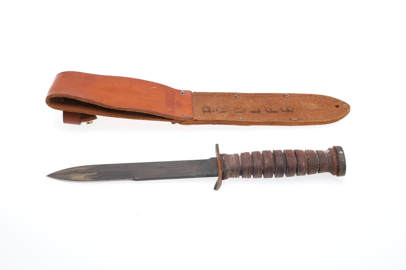 TWO SECOND WORLD 'SPIKE' BAYONETS, TWO FIGHTING KNIVES AND A LEBEL BAYONET. - Image 6 of 14