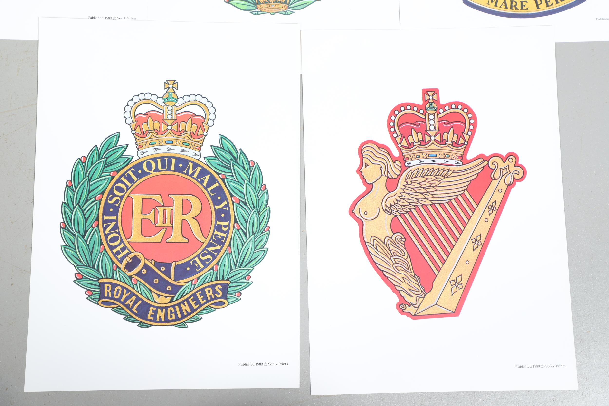 A LARGE COLELCTION OF ARTWORK OF MILITARY CRESTS. IN FOUR ALBUMS AND MANY LOOSE. - Bild 63 aus 63