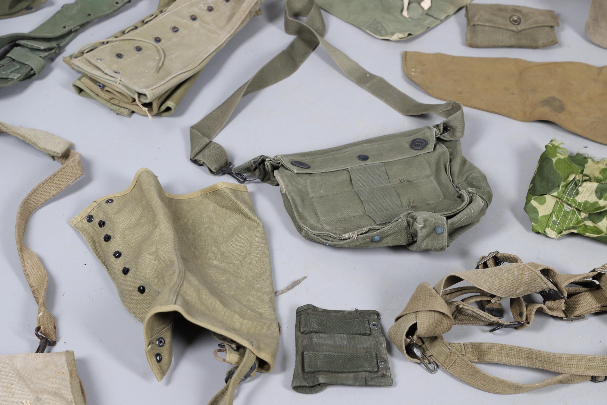 A COLLECTION OF SECOND WORLD WAR AND LATER AMERICAN WEBBING AND SIMILAR ITEMS. - Image 26 of 29