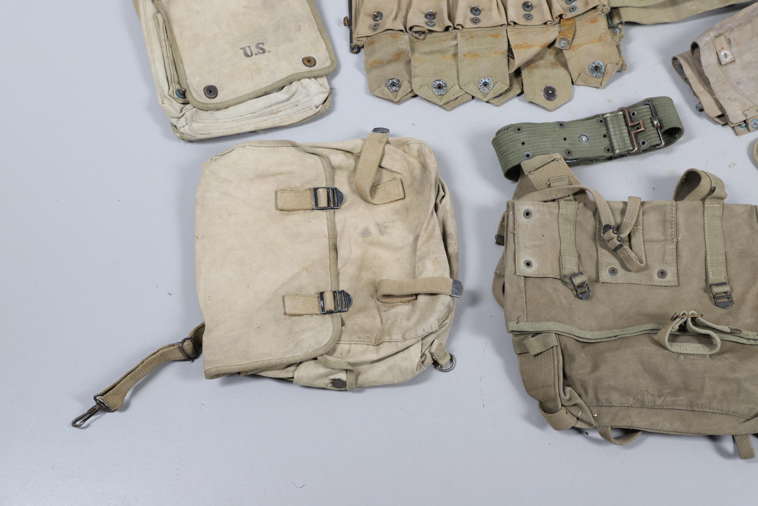 A COLLECTION OF SECOND WORLD WAR AND LATER AMERICAN WEBBING AND SIMILAR ITEMS. - Image 29 of 29