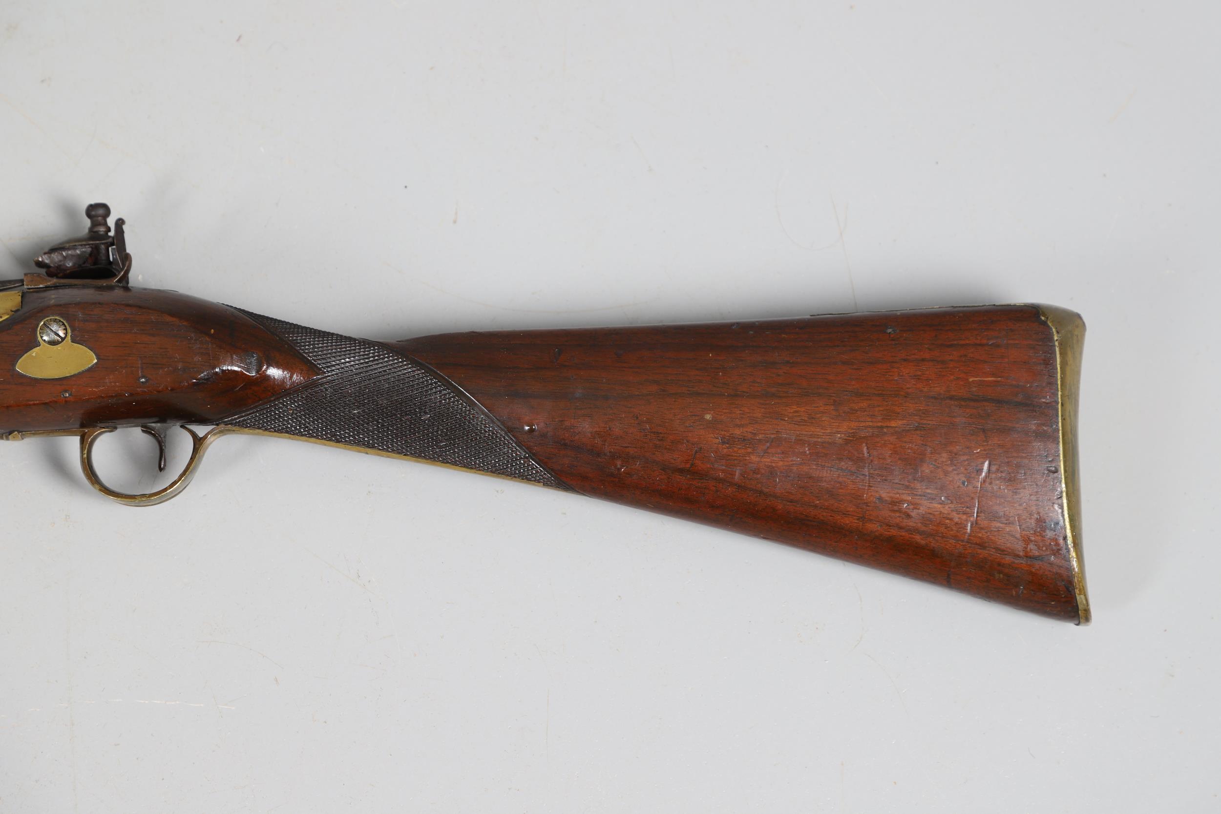 AN EARLY 19TH CENTURY BLUNDERBUSS MARKED FOR UTTING OF LONDON. - Image 10 of 15
