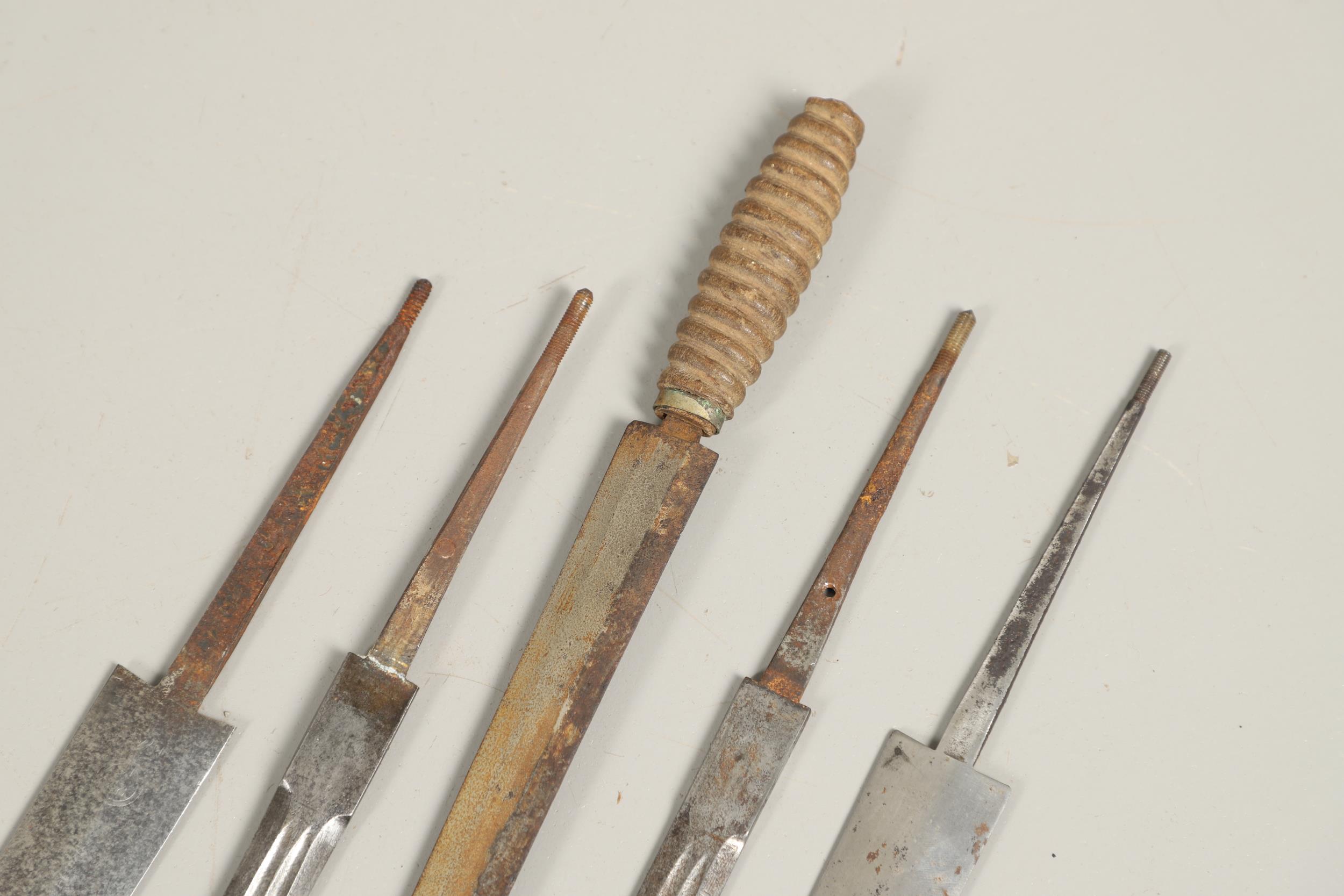 AN INTERESTING COLLECTION OF FIVE SECOND WORLD WAR GERMAN DAGGER BLADES. - Image 5 of 16