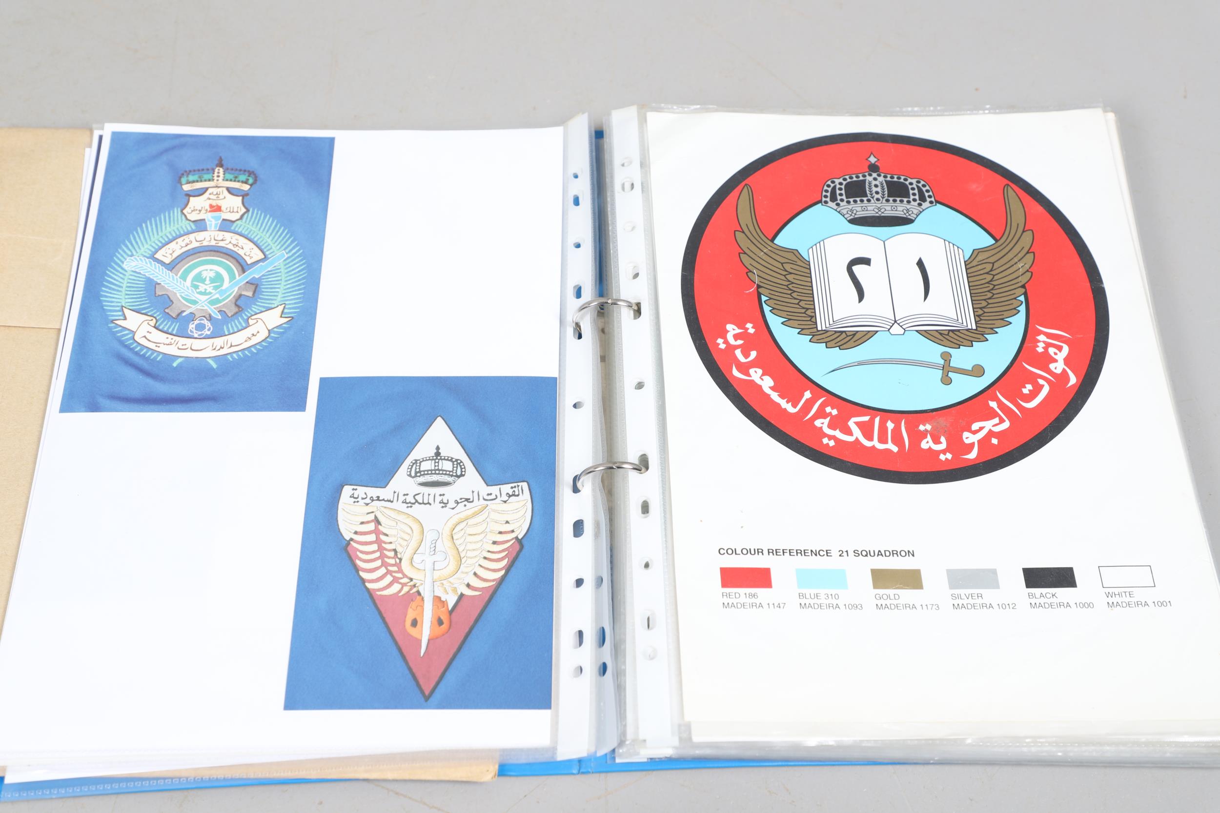 A LARGE COLELCTION OF ARTWORK OF MILITARY CRESTS. IN FOUR ALBUMS AND MANY LOOSE. - Bild 56 aus 63