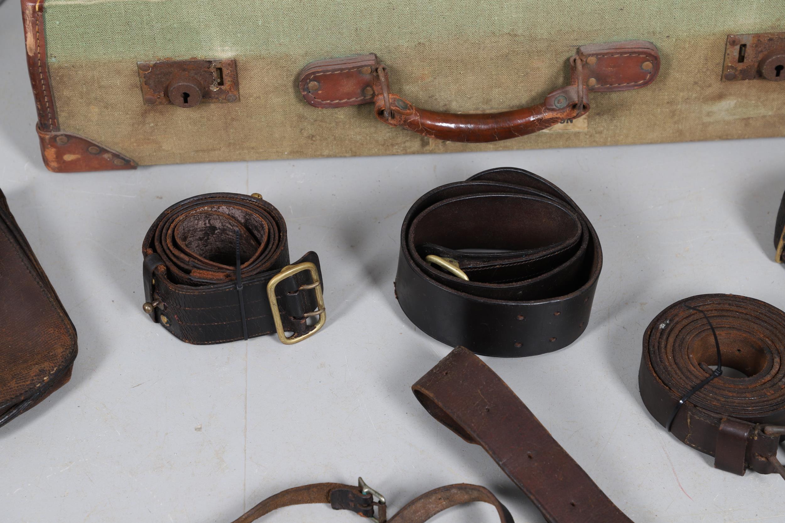 A LARGE COLLECTION OF SECOND WORLD WAR AND SIMILAR LEATHER ITEMS TO INCLUDE SAM BROWNE BELTS, GAITER - Bild 5 aus 14