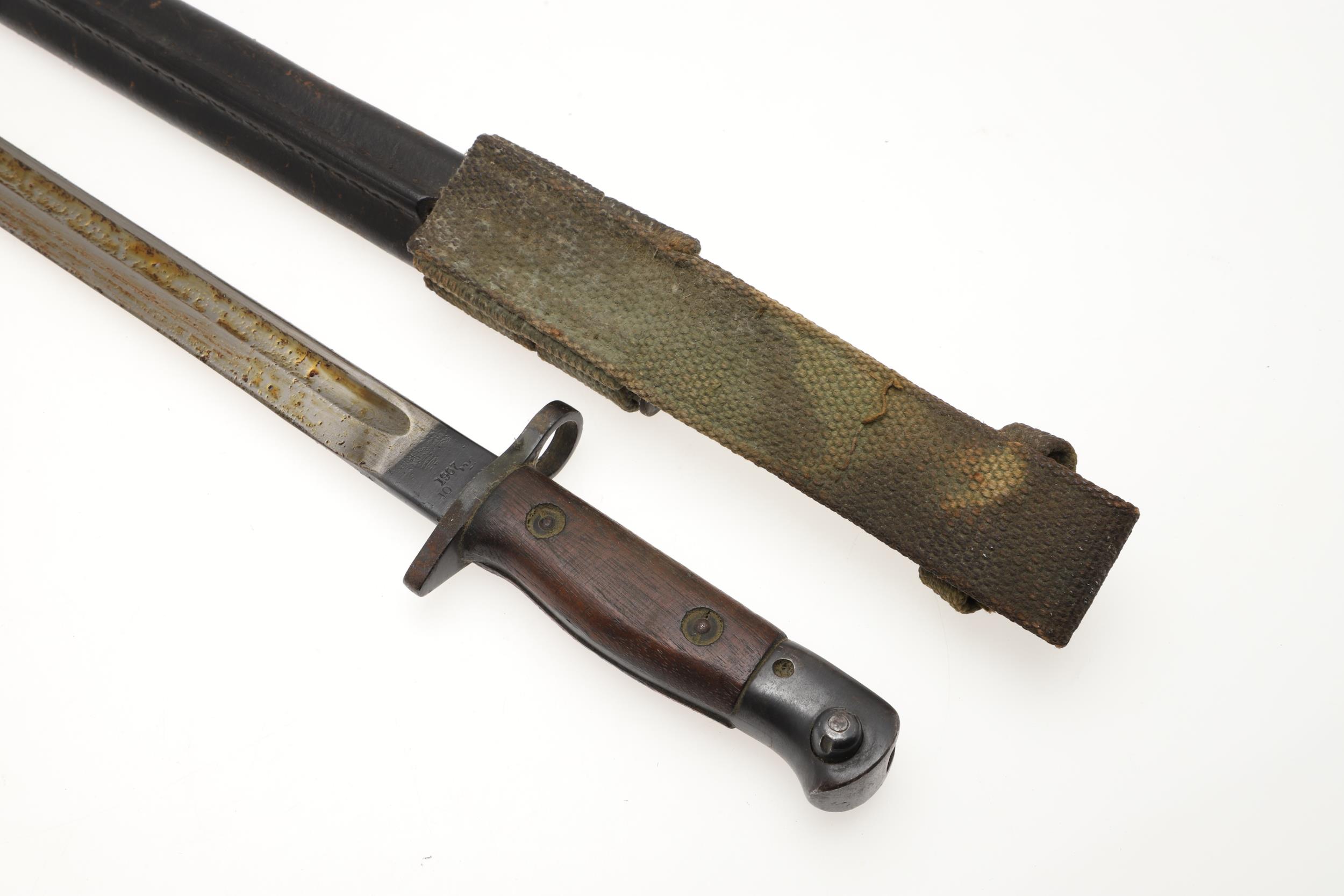 A 1907 PATTERN BAYONET AND SCABBARD AND ANOTHER SIMILAR. - Bild 6 aus 12