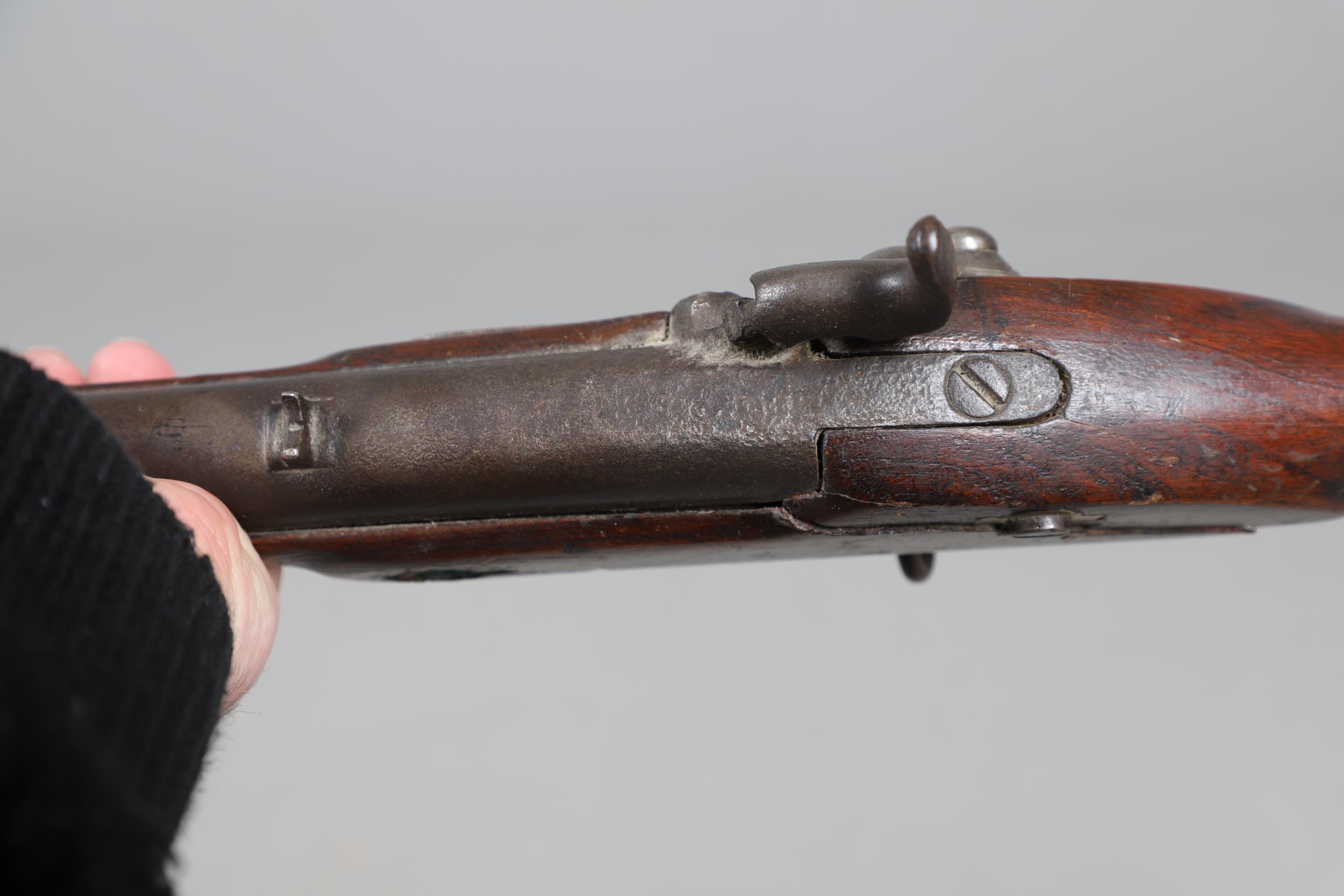 A 19TH CENTURY ENFIELD TYPE PERCUSSION FIRING RIFLE AND ANOTHER SIMILAR. - Image 9 of 23