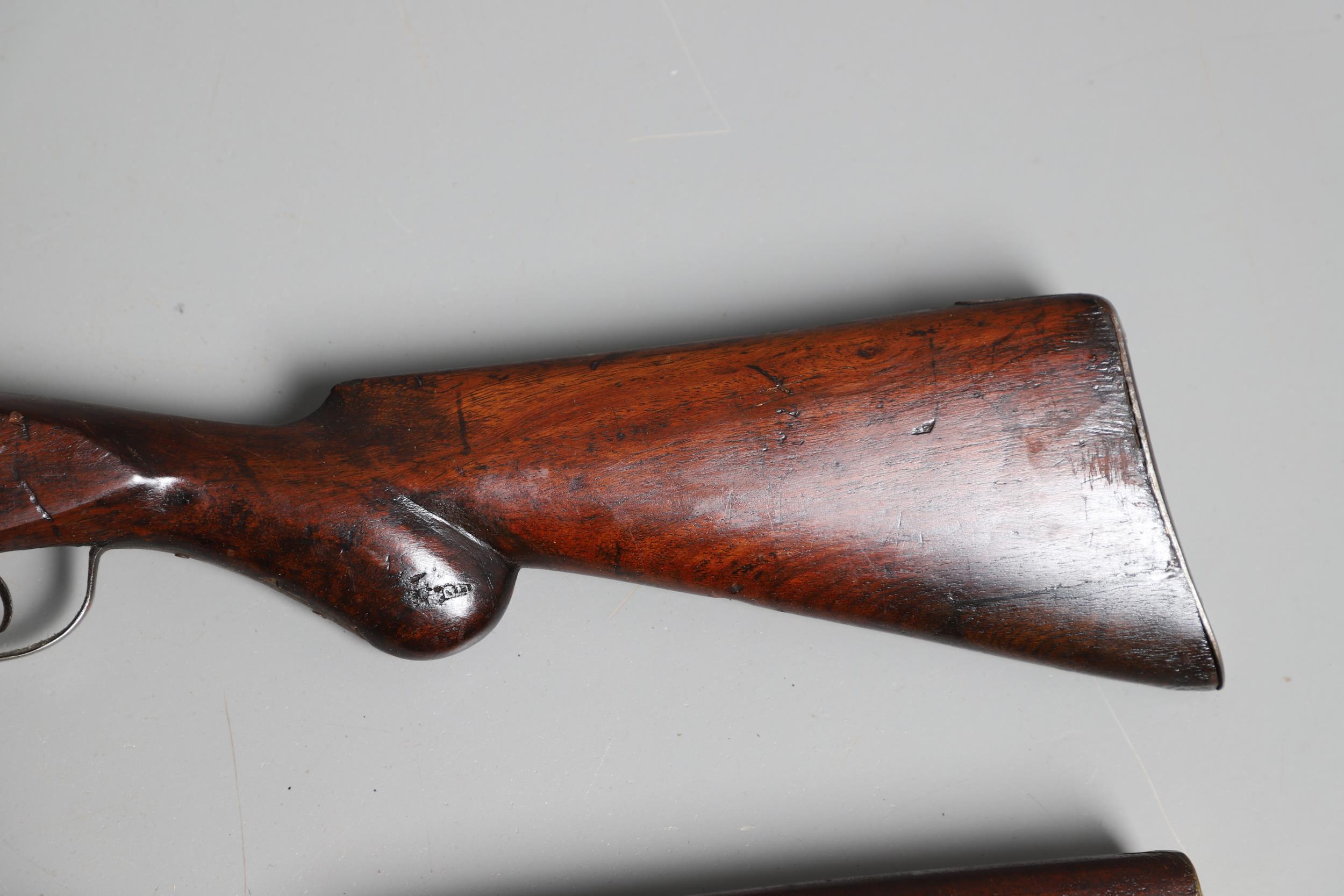 A 19TH CENTURY ENFIELD TYPE PERCUSSION FIRING RIFLE AND ANOTHER SIMILAR. - Bild 15 aus 22