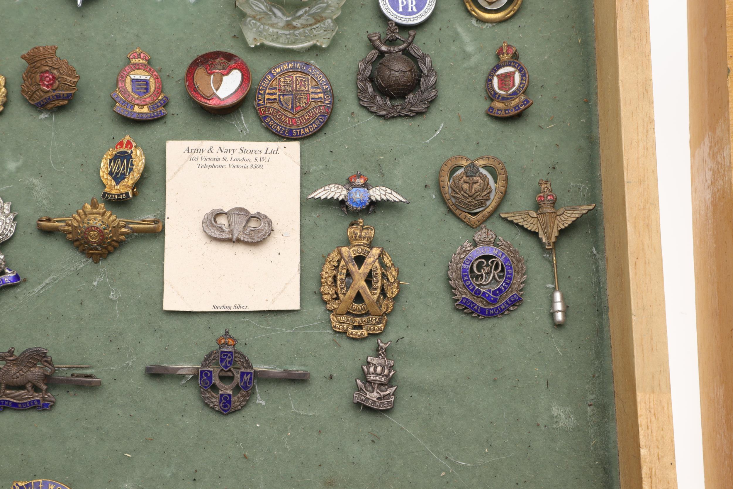 AN INTERESTING COLLECTION OF SWEETHEART AND SIMILAR ENAMEL AND OTHER BADGES. - Bild 6 aus 14