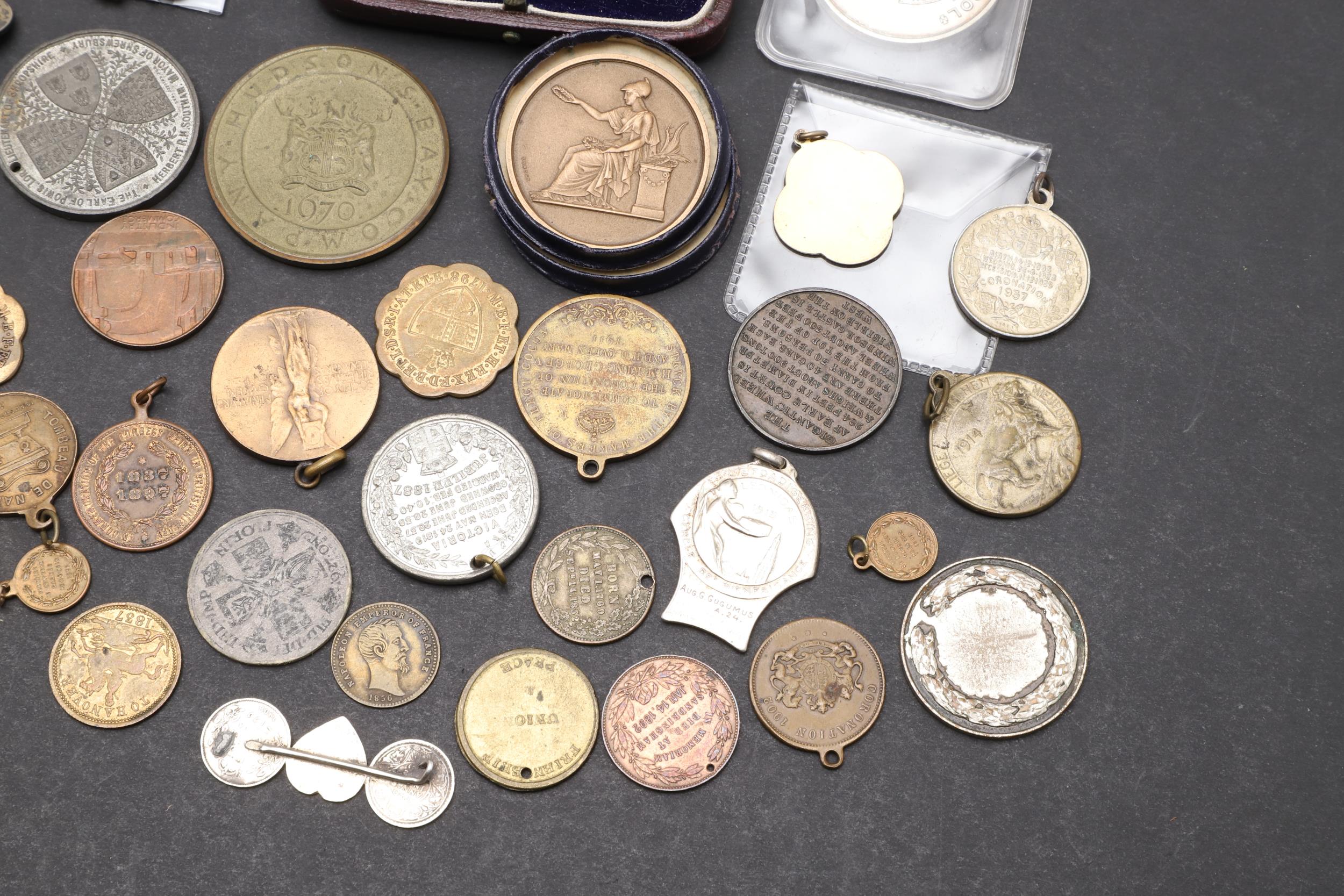 A COLLECTION OF COMMEMORATIVE AND SPORTING MEDALS. - Bild 15 aus 15