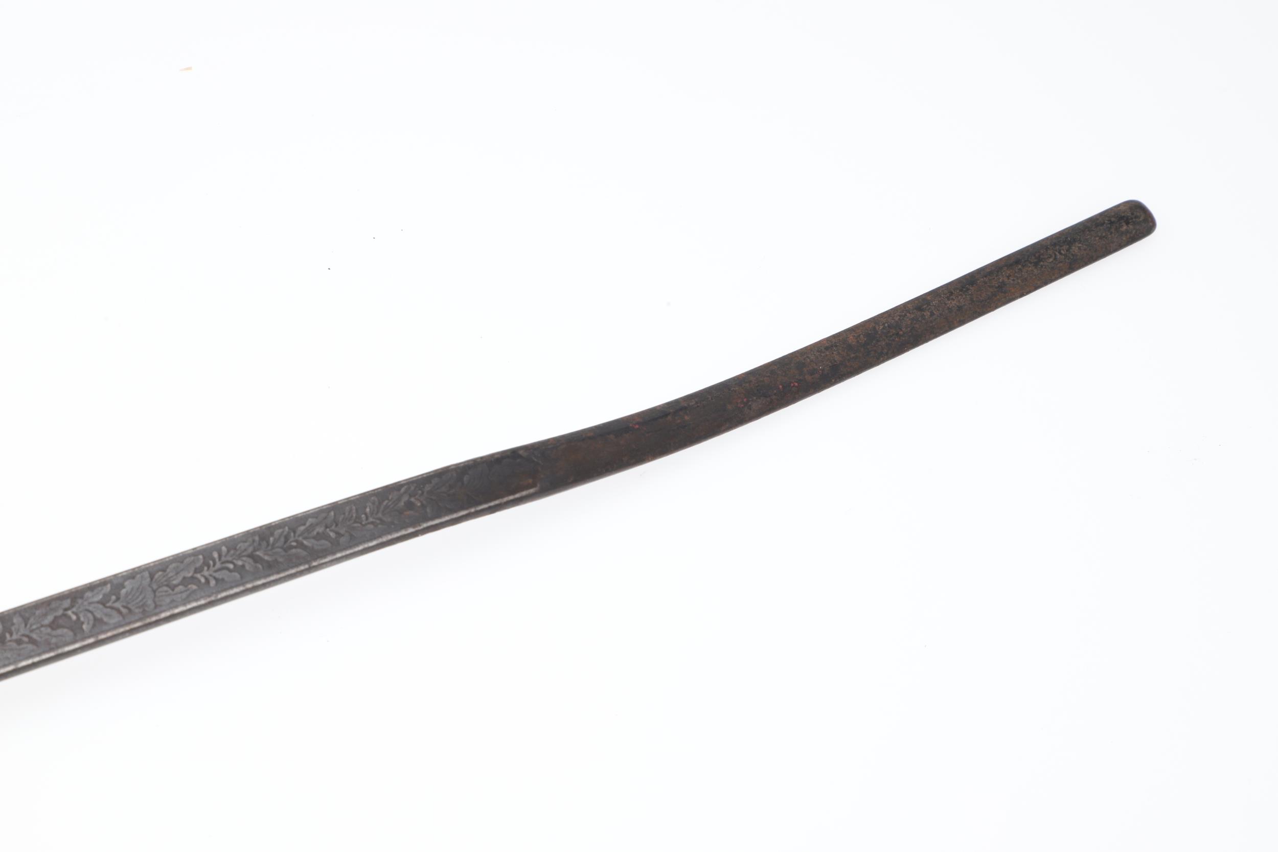 AN EARLY 19TH CENTURY SWORD OF THE GENTELMAN BODYGUARDS OF THE KING OF SPAIN. - Bild 4 aus 12