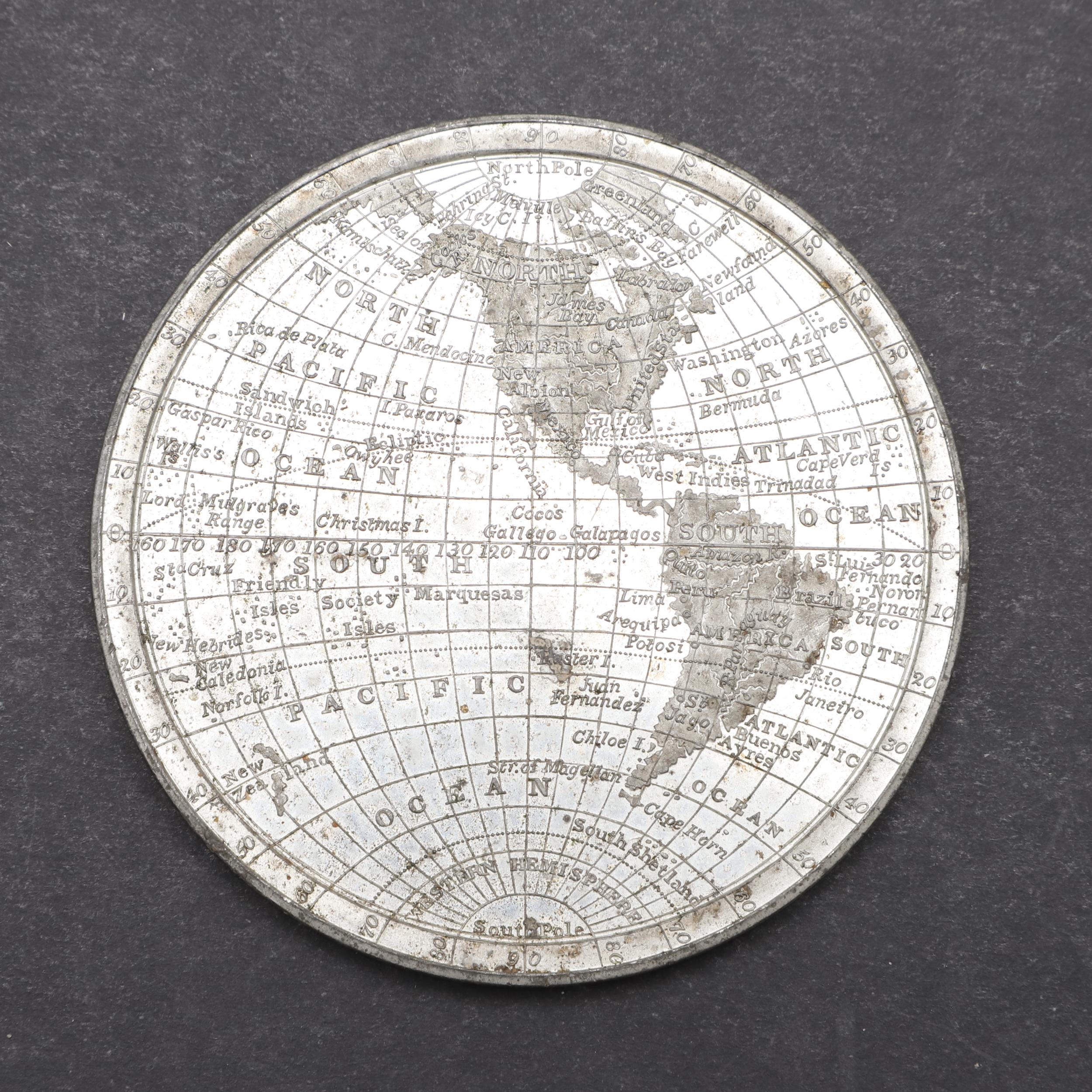 AN EARLY 19TH CENTURY CARTOGRAPHY MEDAL OF THE EASTERN AND WESTERN HEMISPHERES, CIRCA 1820. - Bild 2 aus 3