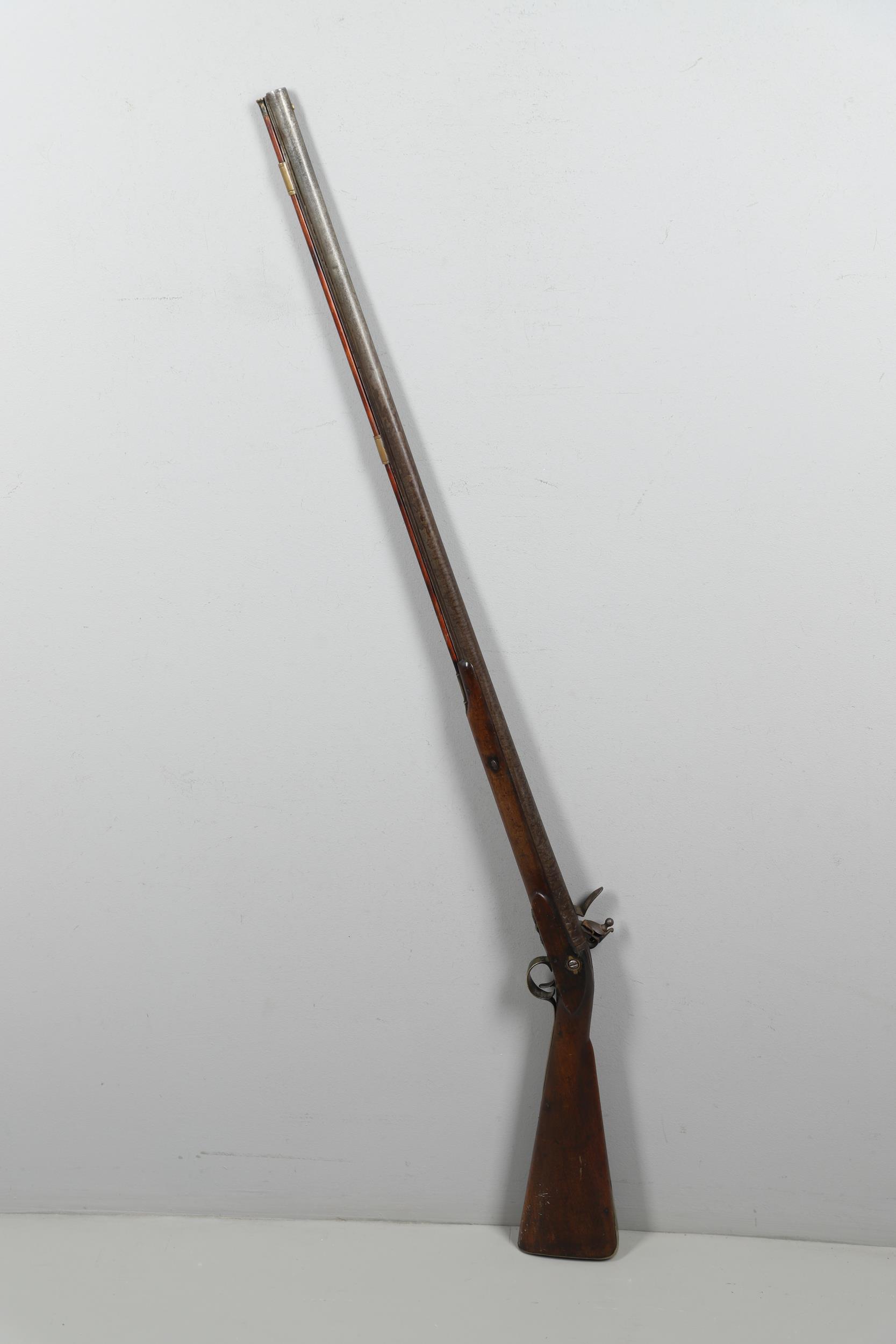 A LATE 18TH CENTURY FLINTLOCK GUN BY MORRIS. - Image 6 of 8