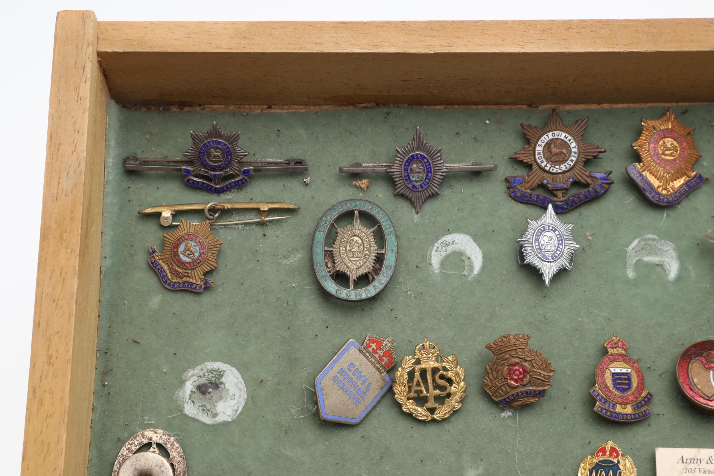 AN INTERESTING COLLECTION OF SWEETHEART AND SIMILAR ENAMEL AND OTHER BADGES. - Bild 3 aus 14