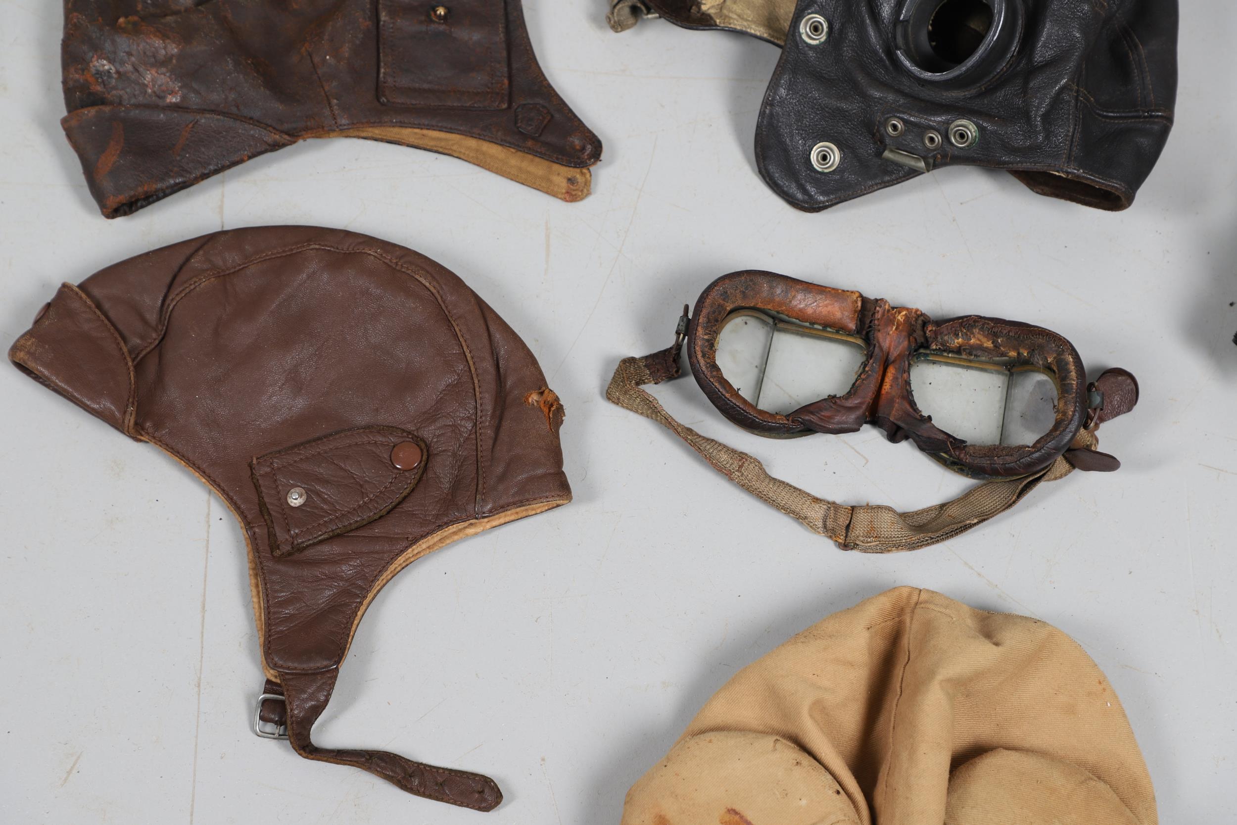 A SECOND WORLD WAR TYPE-C FLYING HELMET GOGGLES AND COMMUNICATIONS MASK. - Bild 13 aus 17
