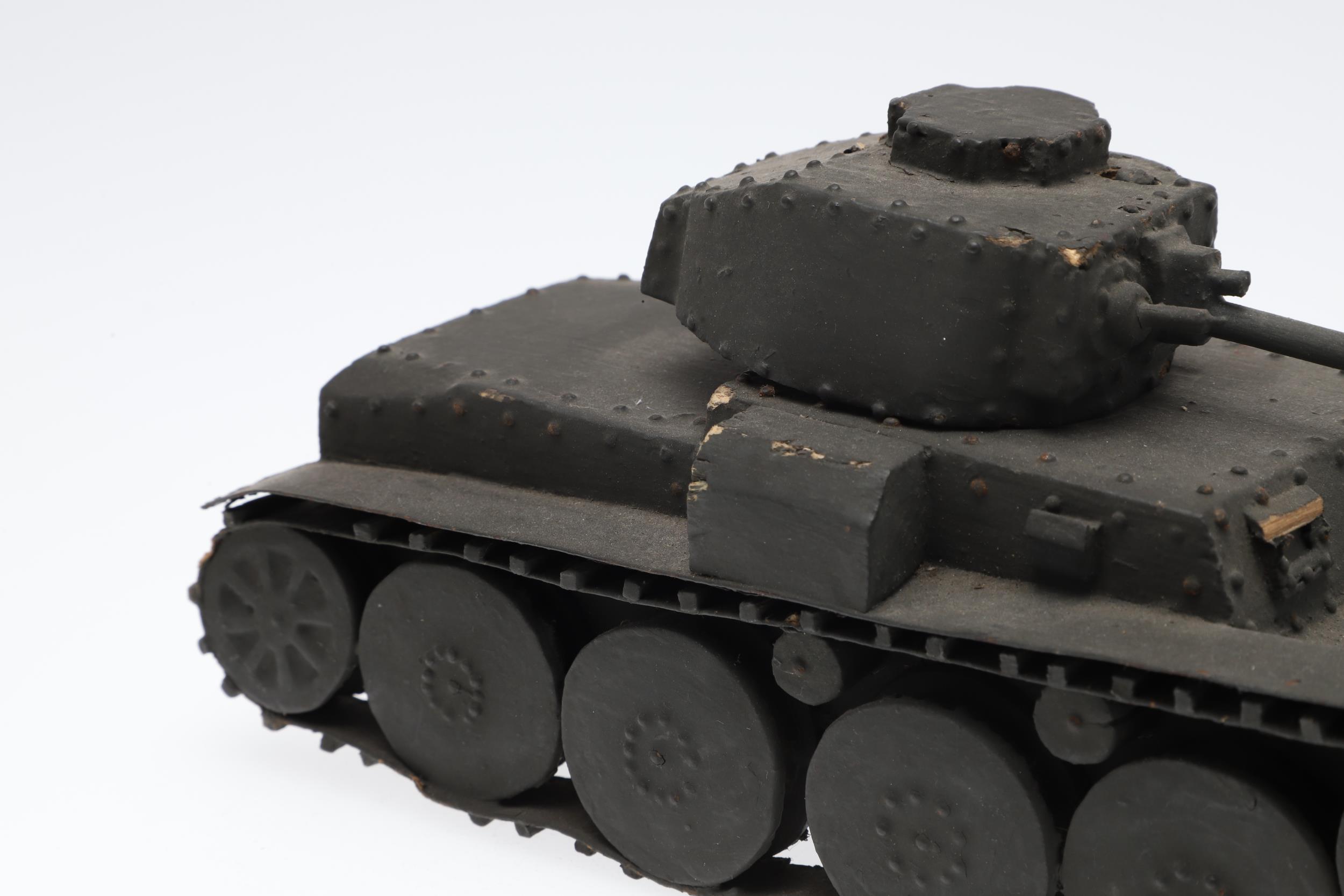 A SECOND WORLD WAR GERMAN ARMY TRAINING MODEL OF A PZ.38 TANK. - Bild 3 aus 12