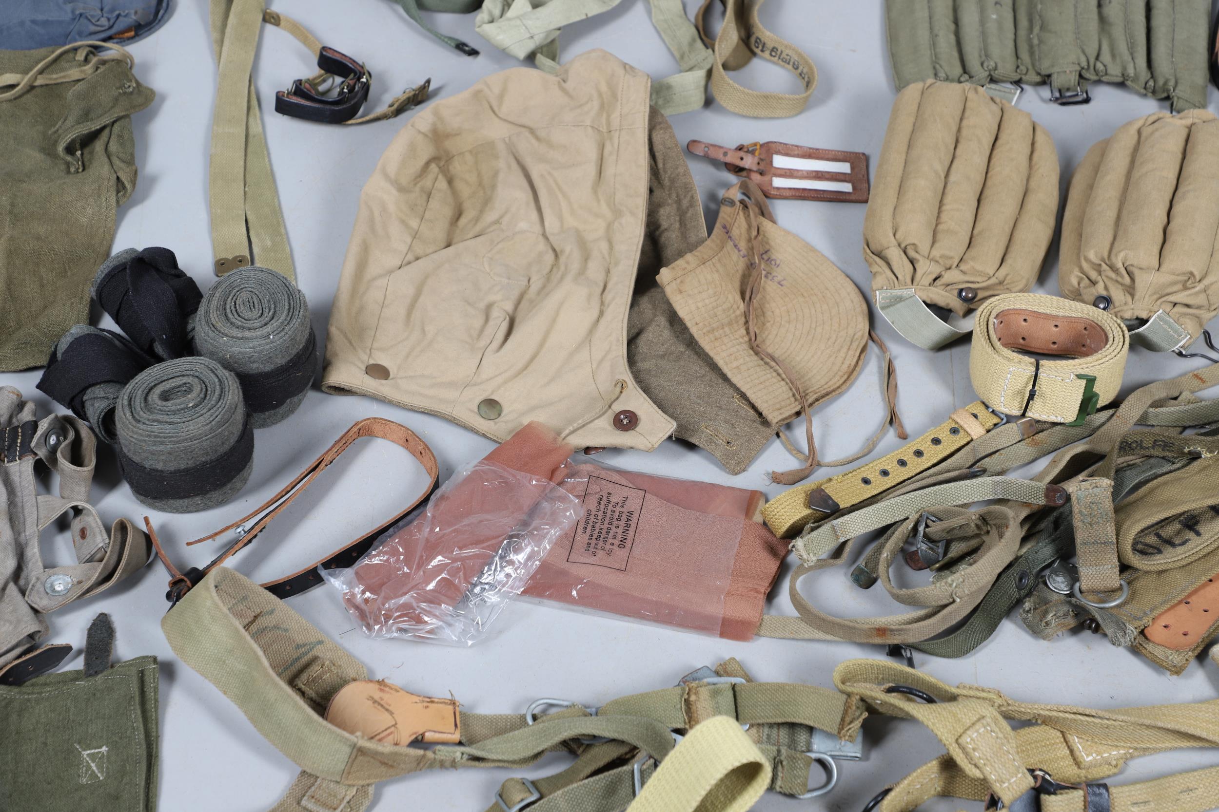 A LARGE COLLECTION OF WEBBING BELTS, KNEE PADS AND OTHER UNIFORM ITEMS, SECOND WORLD WAR AND LATER. - Bild 10 aus 28