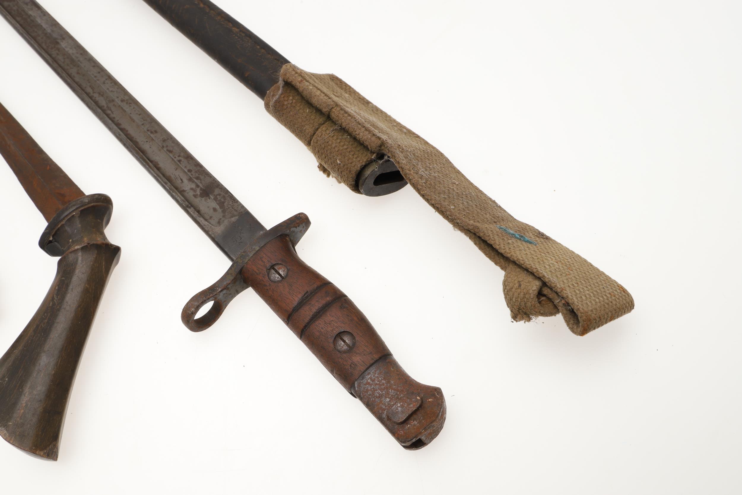 A 1913 PATTERN BAYONET AND A HORN HANDLED KNIFE. - Image 9 of 12