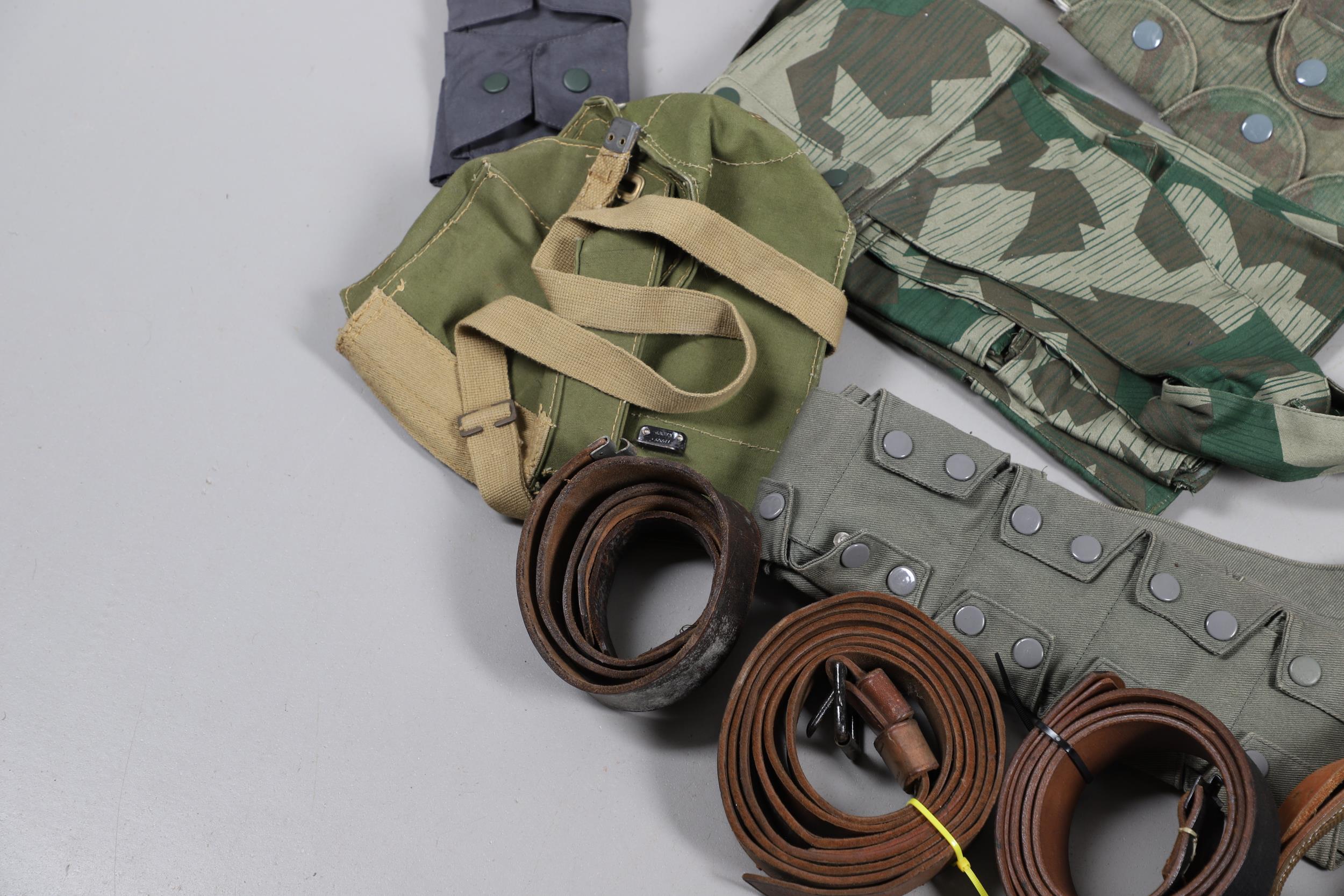 A LARGE COLLECTION OF WEBBING BELTS, KNEE PADS AND OTHER UNIFORM ITEMS, SECOND WORLD WAR AND LATER. - Bild 23 aus 28