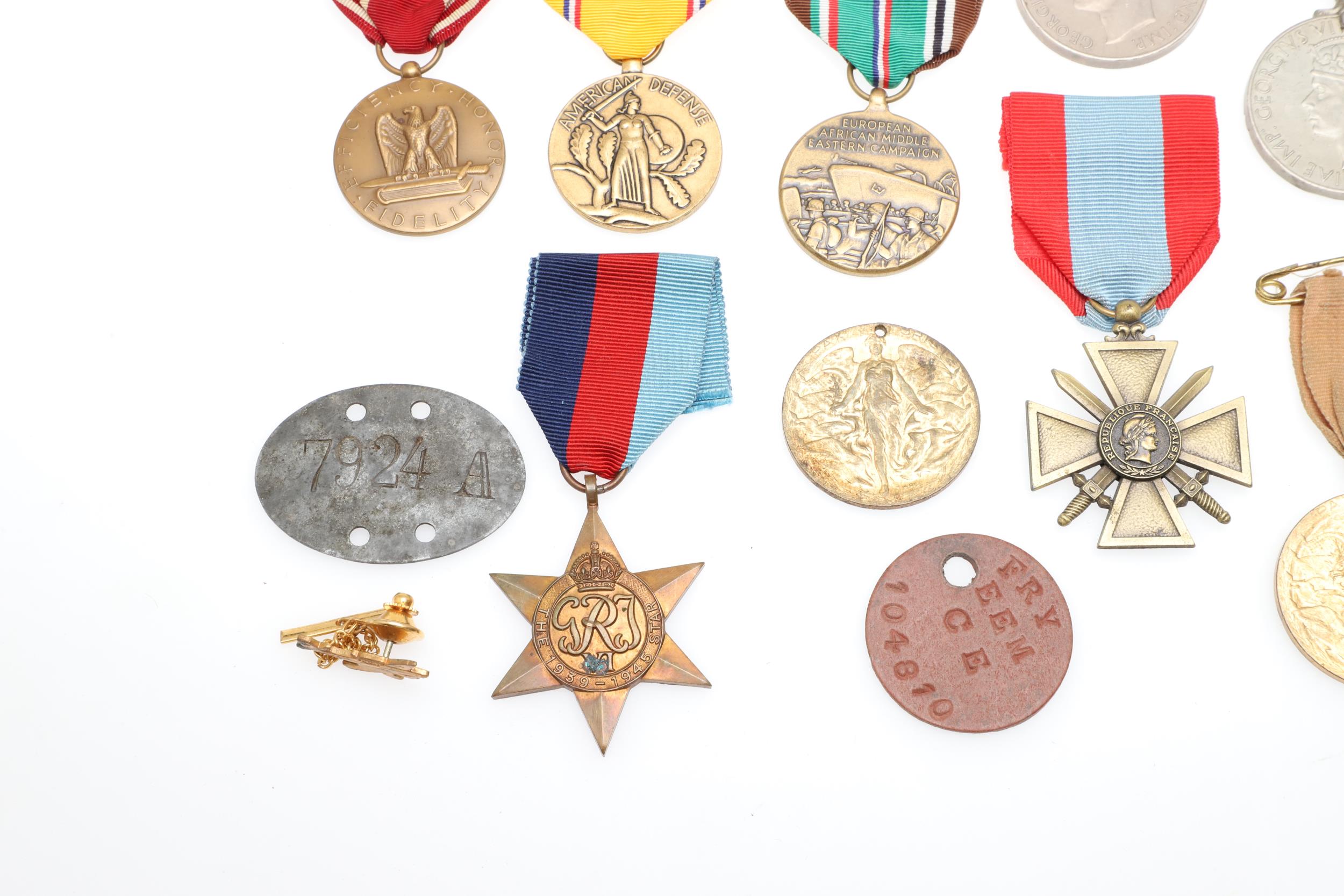 A COLLECTION OF SECOND WORLD WAR AND OTHER MEDALS. - Image 6 of 18