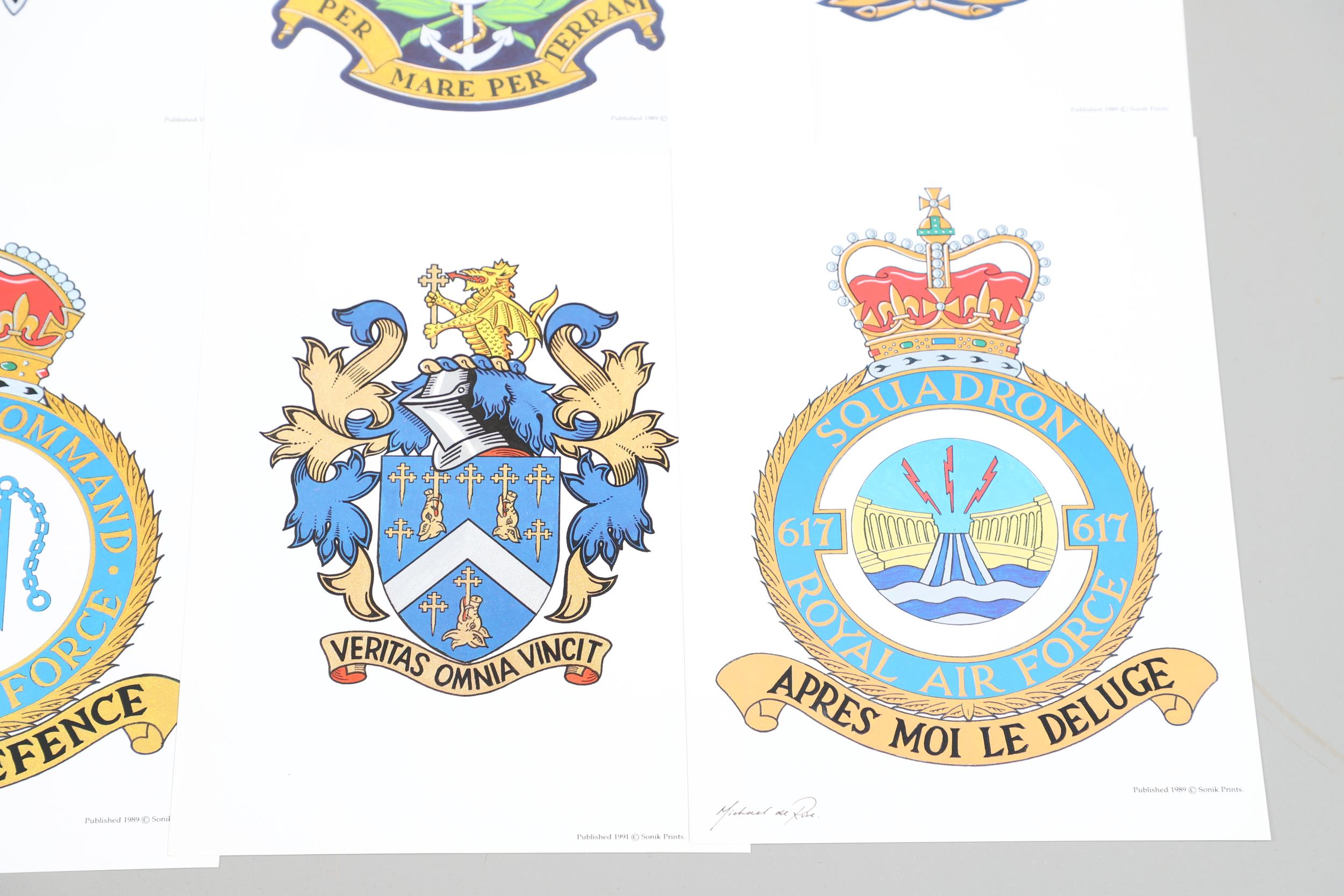 A LARGE COLELCTION OF ARTWORK OF MILITARY CRESTS. IN FOUR ALBUMS AND MANY LOOSE. - Bild 11 aus 63