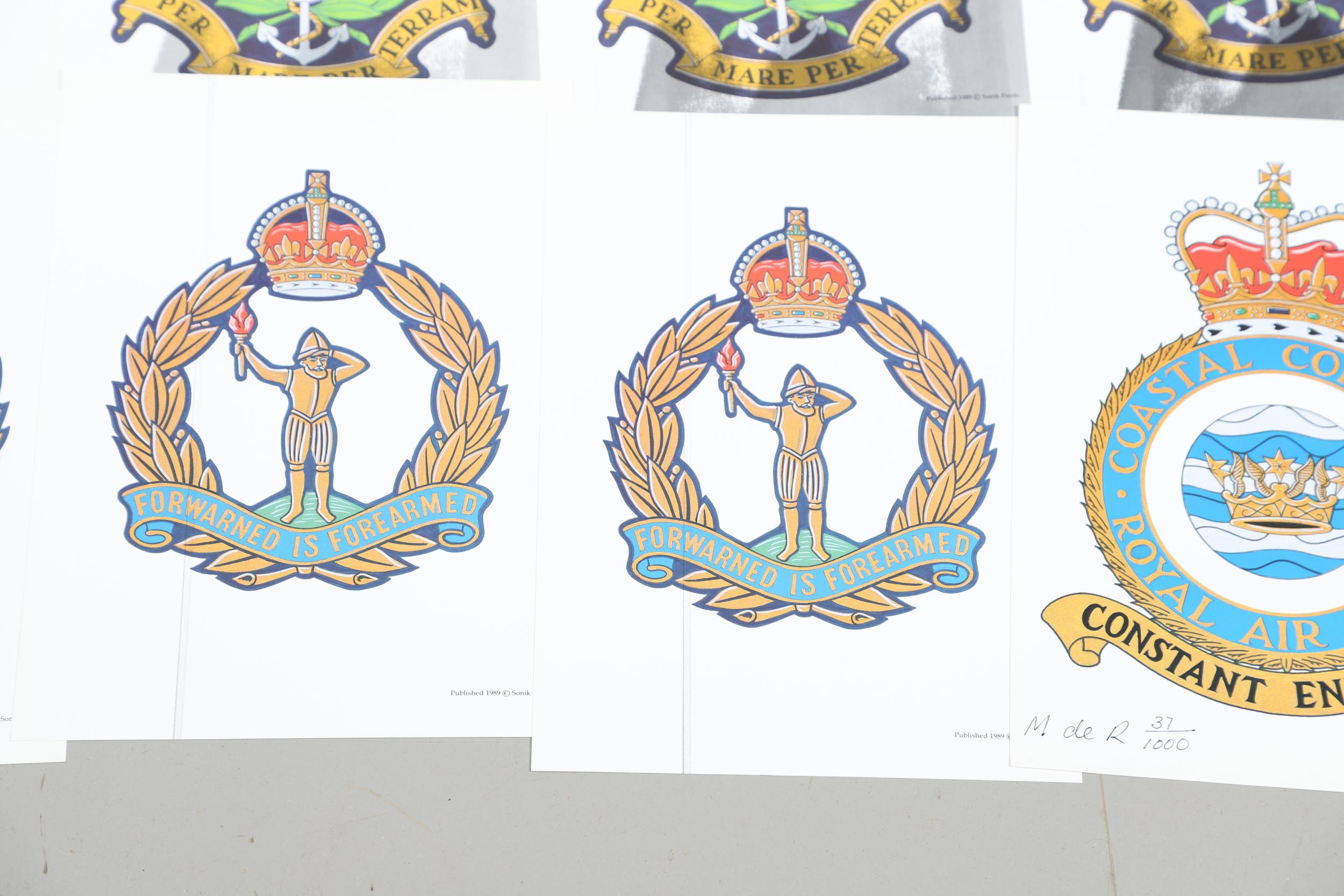 A LARGE COLELCTION OF ARTWORK OF MILITARY CRESTS. IN FOUR ALBUMS AND MANY LOOSE. - Bild 9 aus 63