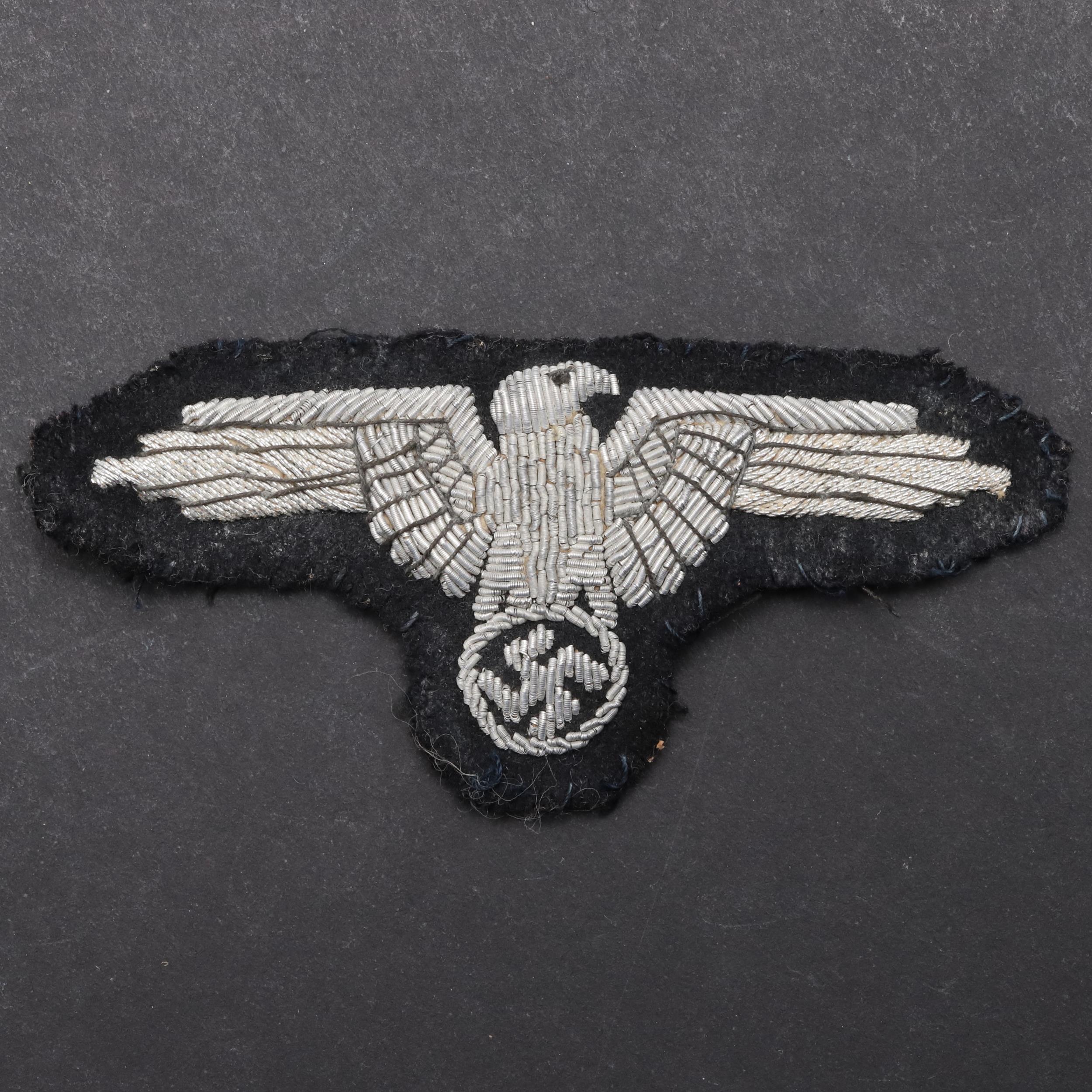 A SECOND WORLD WAR GERMAN WAFFEN SS OFFICER'S ARM EAGLE. - Image 2 of 3