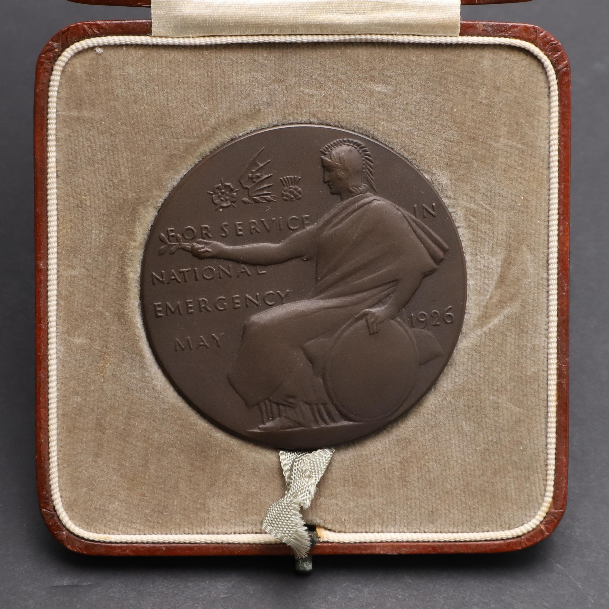 A LONDON, MIDLAND AND SCOTTISH RAILWAY GENERAL STRIKE MEDAL 1926 BY E.GILLICK. - Bild 2 aus 5