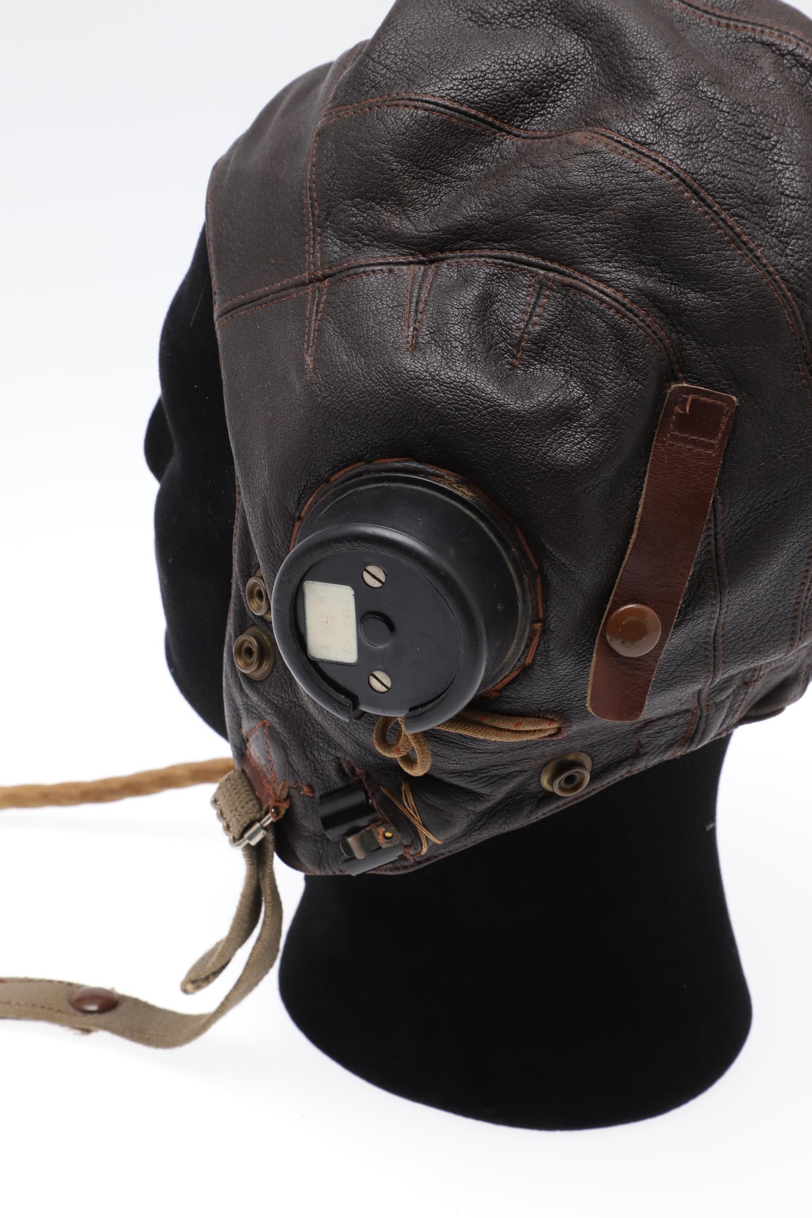 AN AIR MINISTRY TYPE C FLYING HELMET, GOGGLES AND GLOVES. - Image 13 of 21