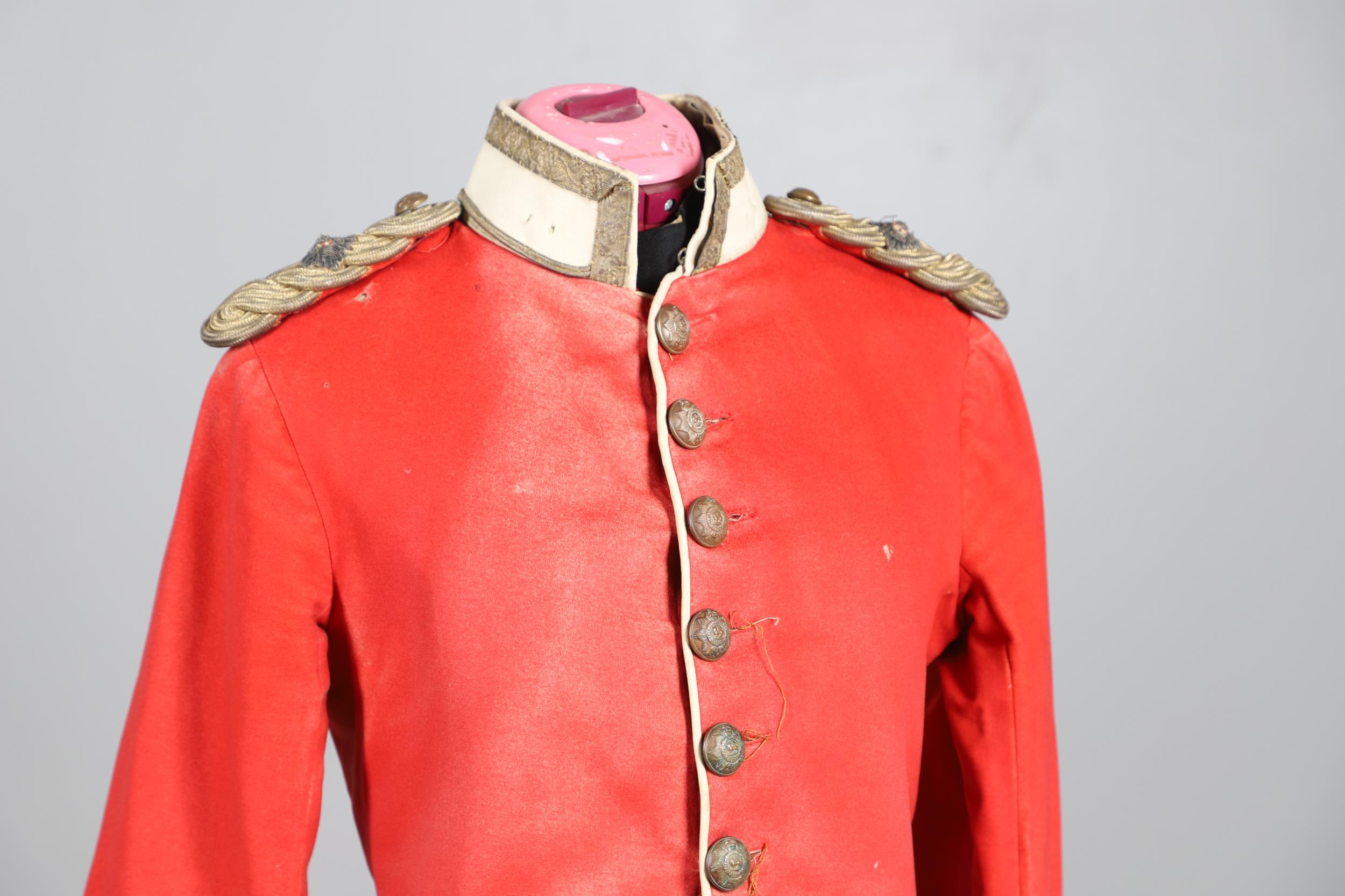AN EARLY 20TH CENTURY SCARLET TUNIC FOR THE WORCESTER REGIMENT. - Image 2 of 16