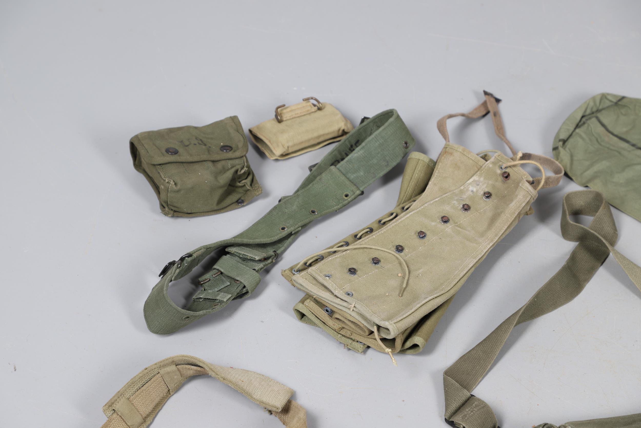 A COLLECTION OF SECOND WORLD WAR AND LATER AMERICAN WEBBING AND SIMILAR ITEMS. - Image 19 of 29