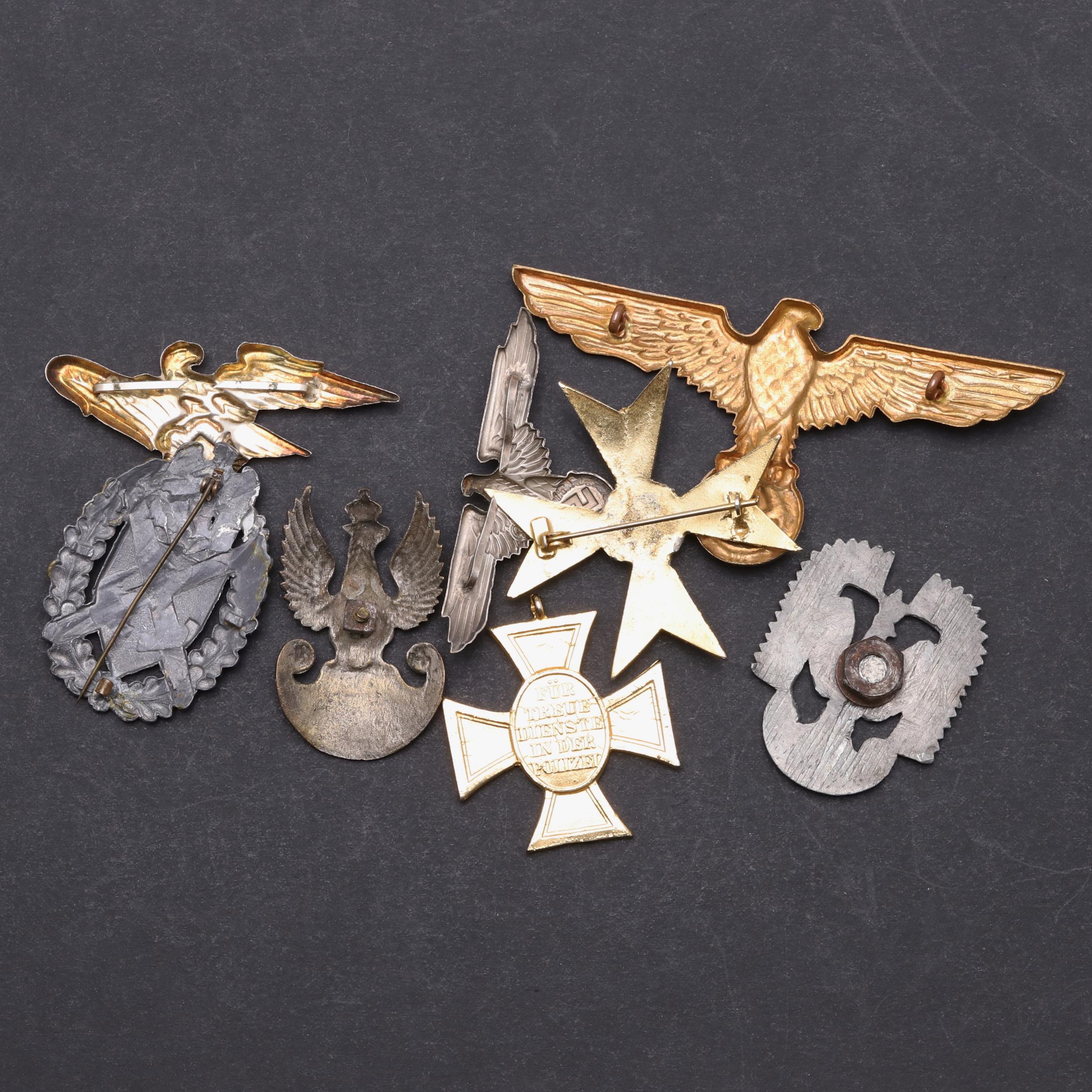 A SECOND WORLD WAR GERMAN MARKSMAN'S BADGE AND OTHERS SIMILAR.