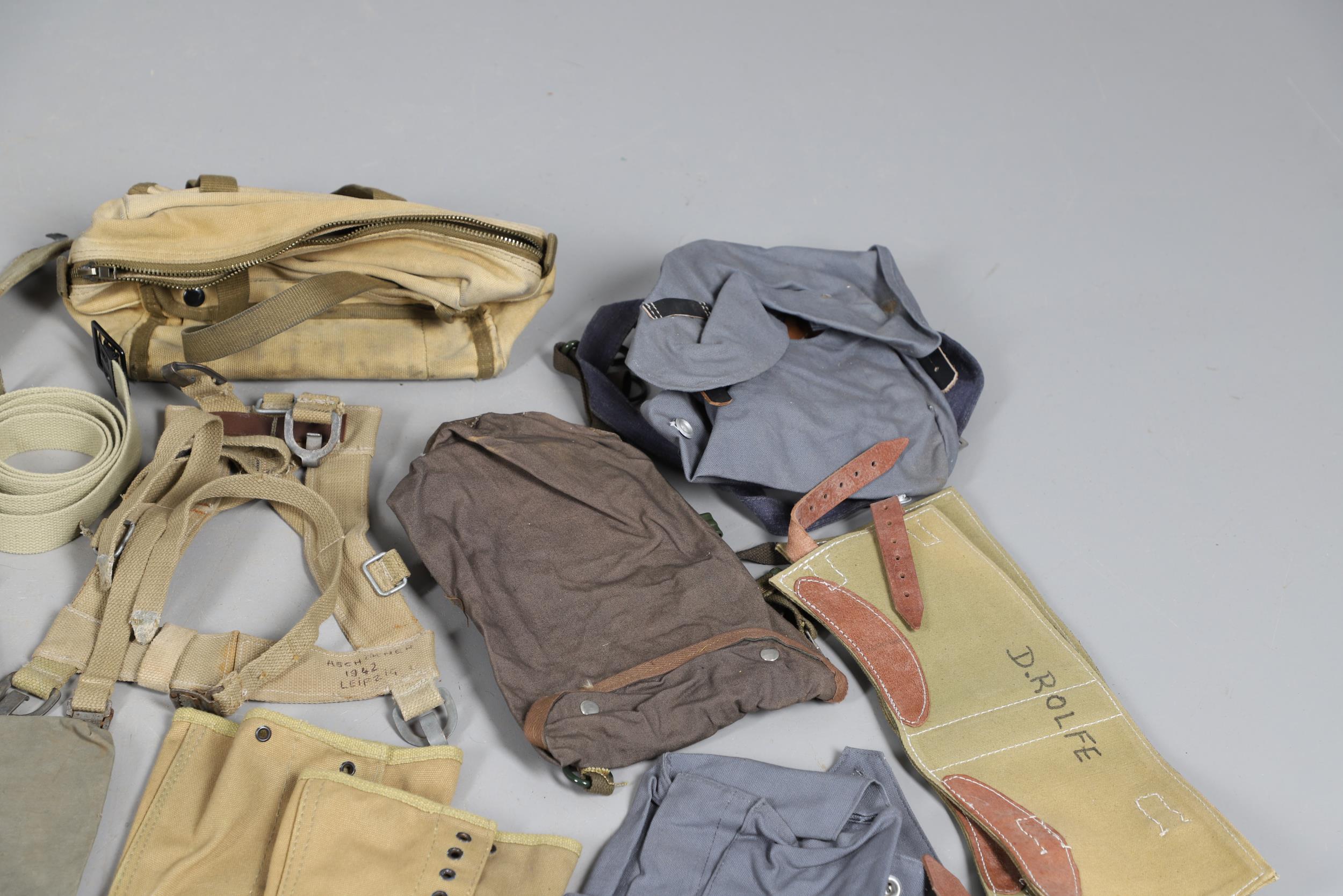 A LARGE COLLECTION OF WEBBING BELTS, KNEE PADS AND OTHER UNIFORM ITEMS, SECOND WORLD WAR AND LATER. - Bild 4 aus 28