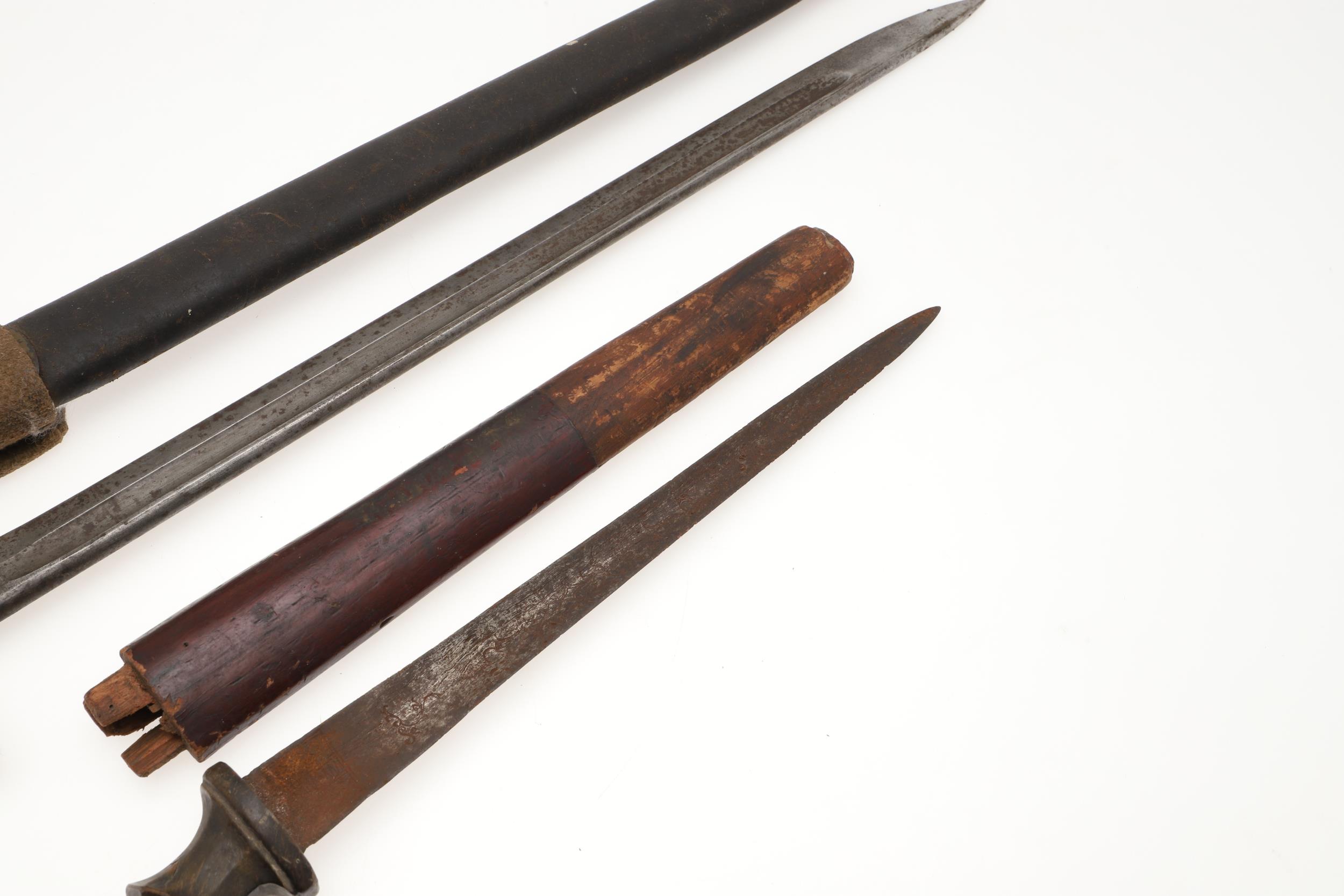 A 1913 PATTERN BAYONET AND A HORN HANDLED KNIFE. - Image 7 of 12