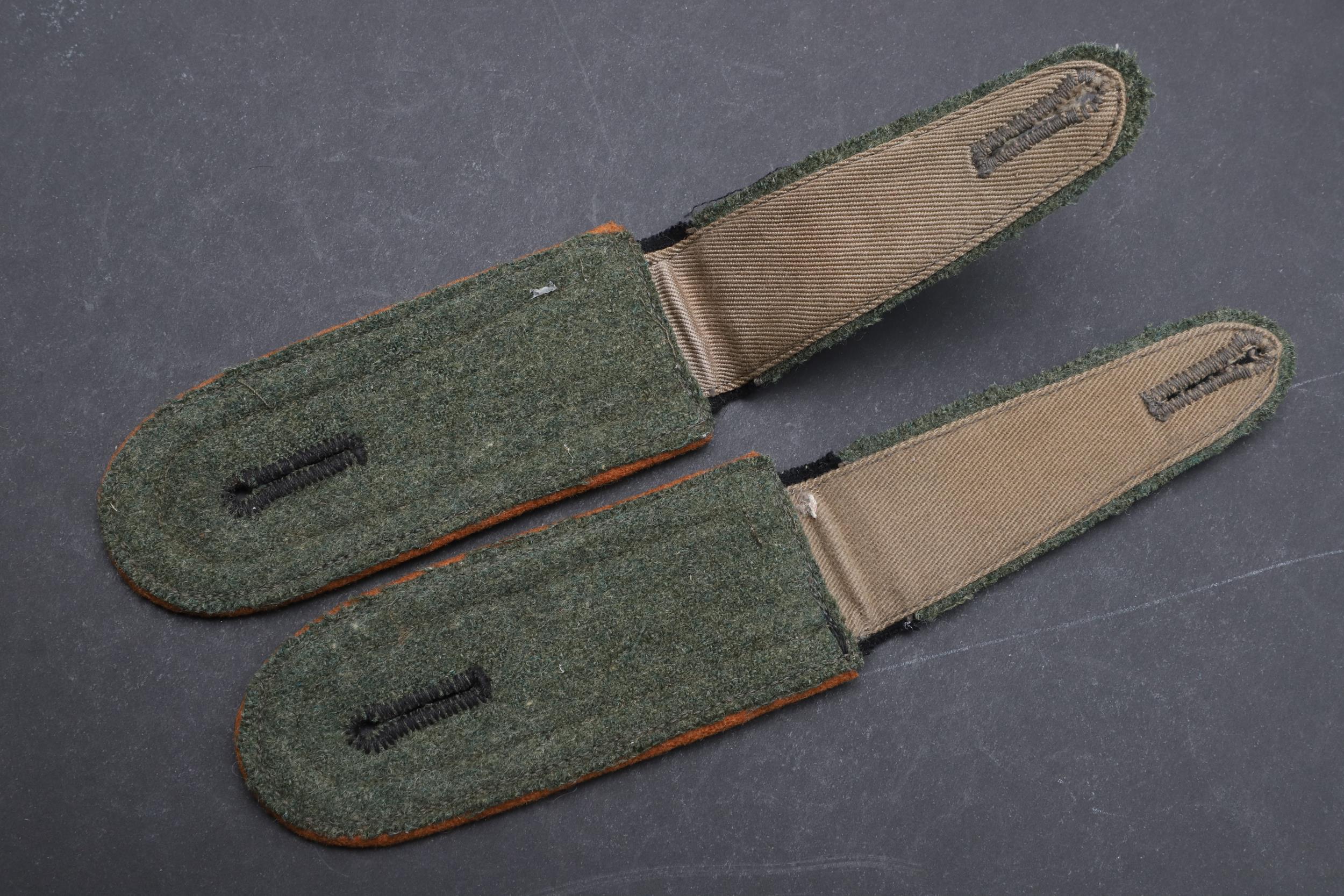 A PAIR OF SECOND WORLD WAR GERMAN WAFFEN-SS NCO'S SHOULDER STRAPS. - Image 4 of 4