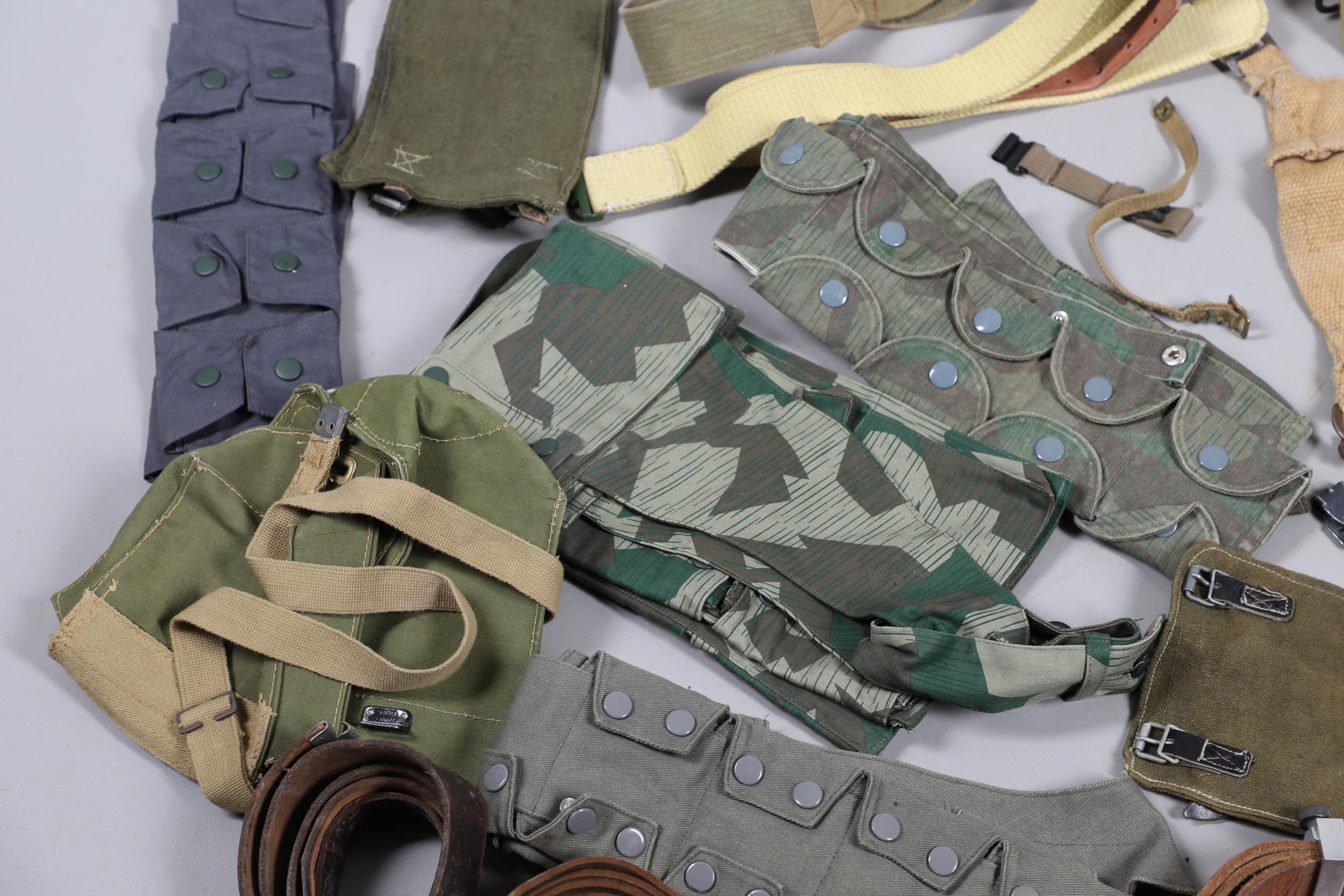 A LARGE COLLECTION OF WEBBING BELTS, KNEE PADS AND OTHER UNIFORM ITEMS, SECOND WORLD WAR AND LATER. - Bild 22 aus 28