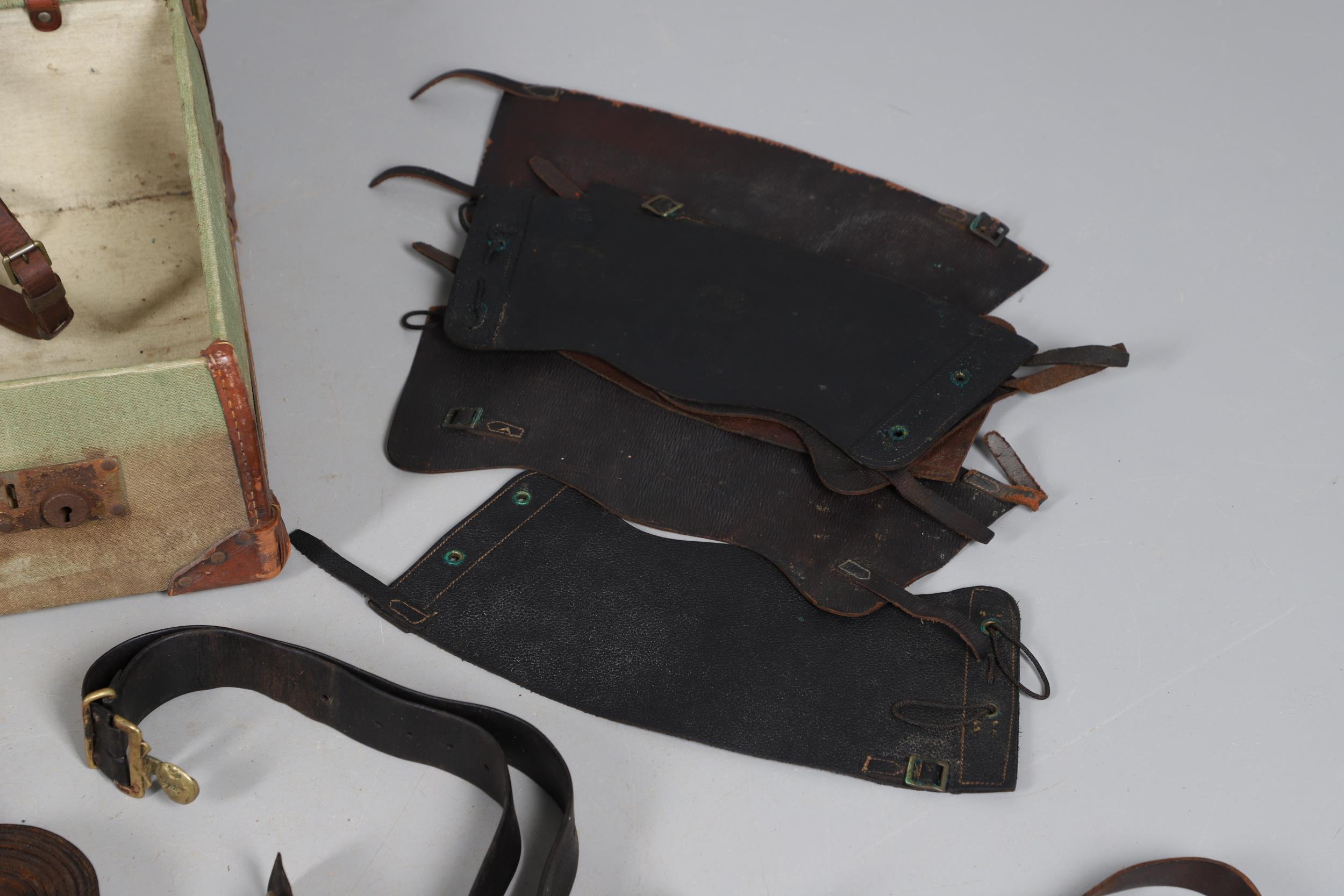 A LARGE COLLECTION OF SECOND WORLD WAR AND SIMILAR LEATHER ITEMS TO INCLUDE SAM BROWNE BELTS, GAITER - Bild 9 aus 14