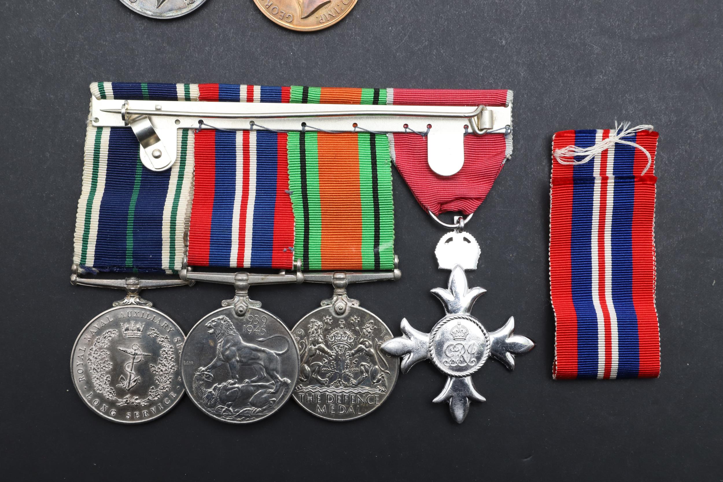 A COLLECTION OF MEDALS TO THE HOGG FAMILY AND OTHERS TO INCLUDE AN MBE GROUP OF FOUR. - Bild 8 aus 10
