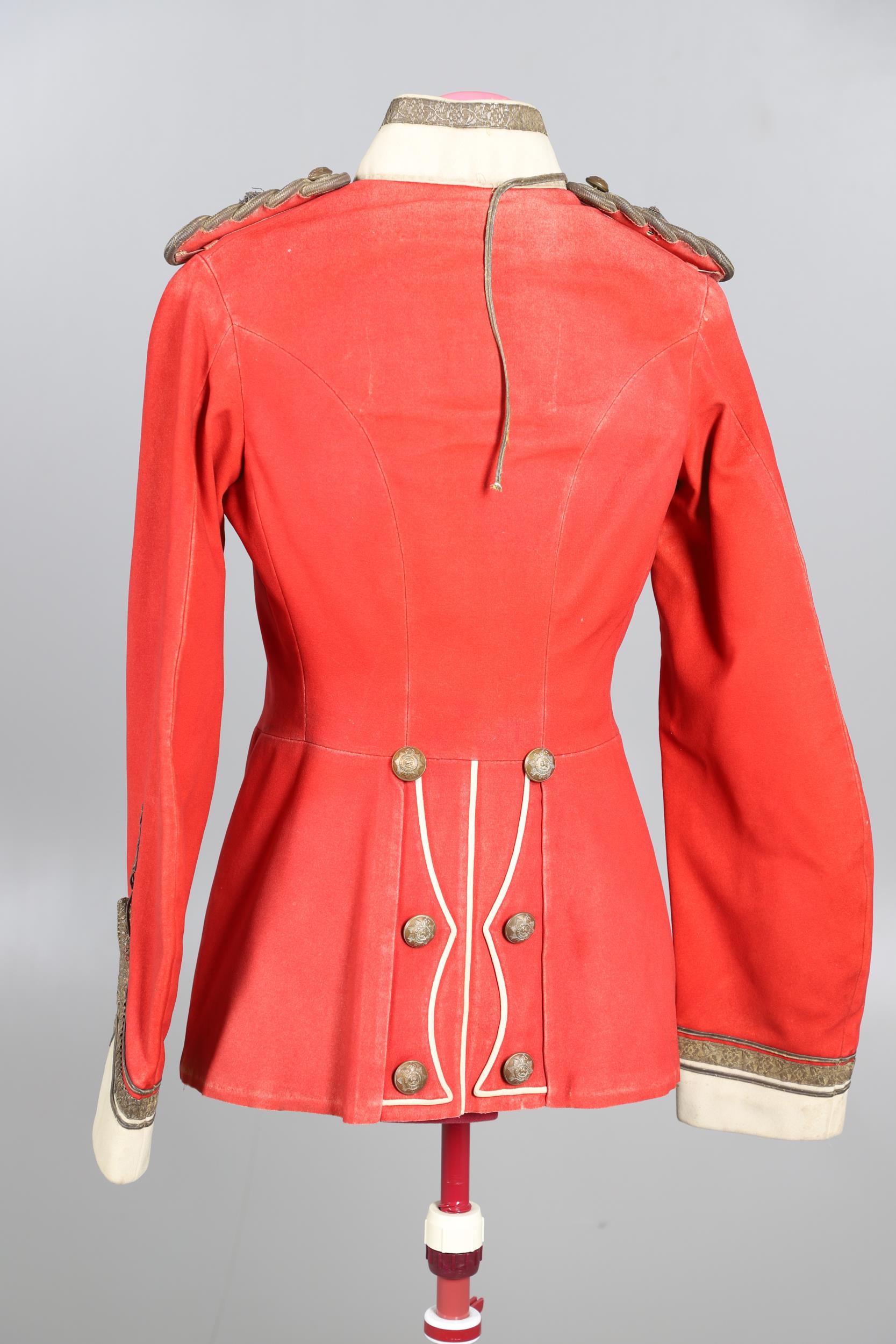 AN EARLY 20TH CENTURY SCARLET TUNIC FOR THE WORCESTER REGIMENT. - Image 8 of 16