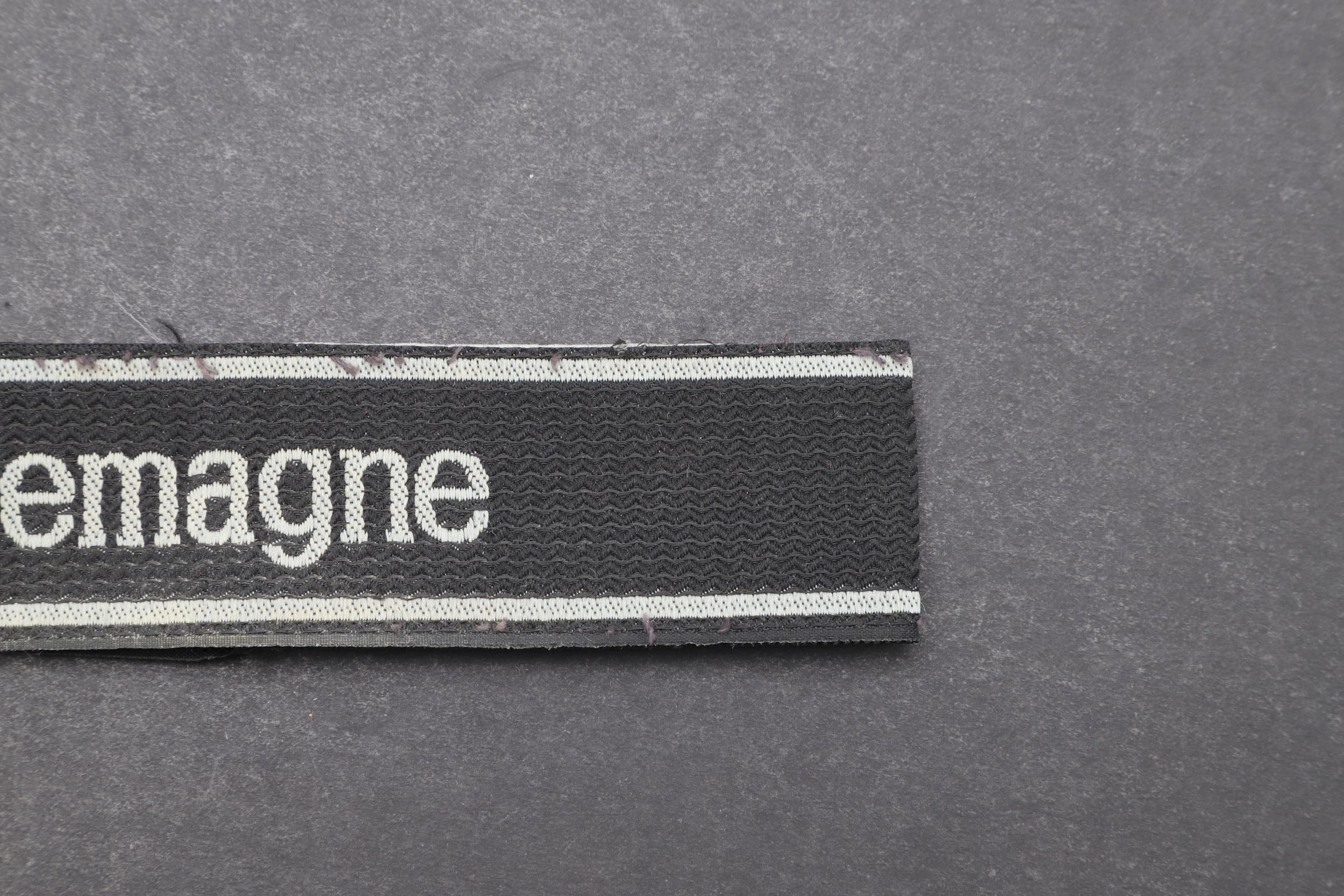 A SECOND WORLD WAR WAFFEN-SS 'CHARLEMAGNE' CUFFBAND. - Bild 5 aus 7