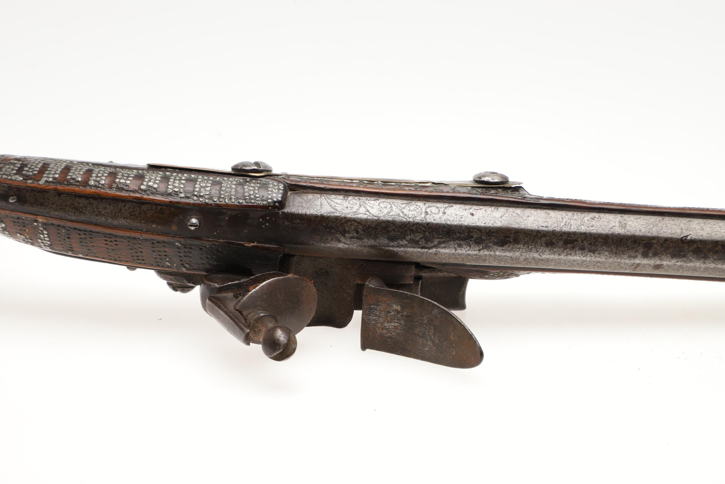 A PAIR OF DECORATED TURKISH FLINTLOCK PISTOLS. - Image 18 of 18