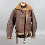 A SECOND WORLD WAR LEATHER FLYING JACKET.