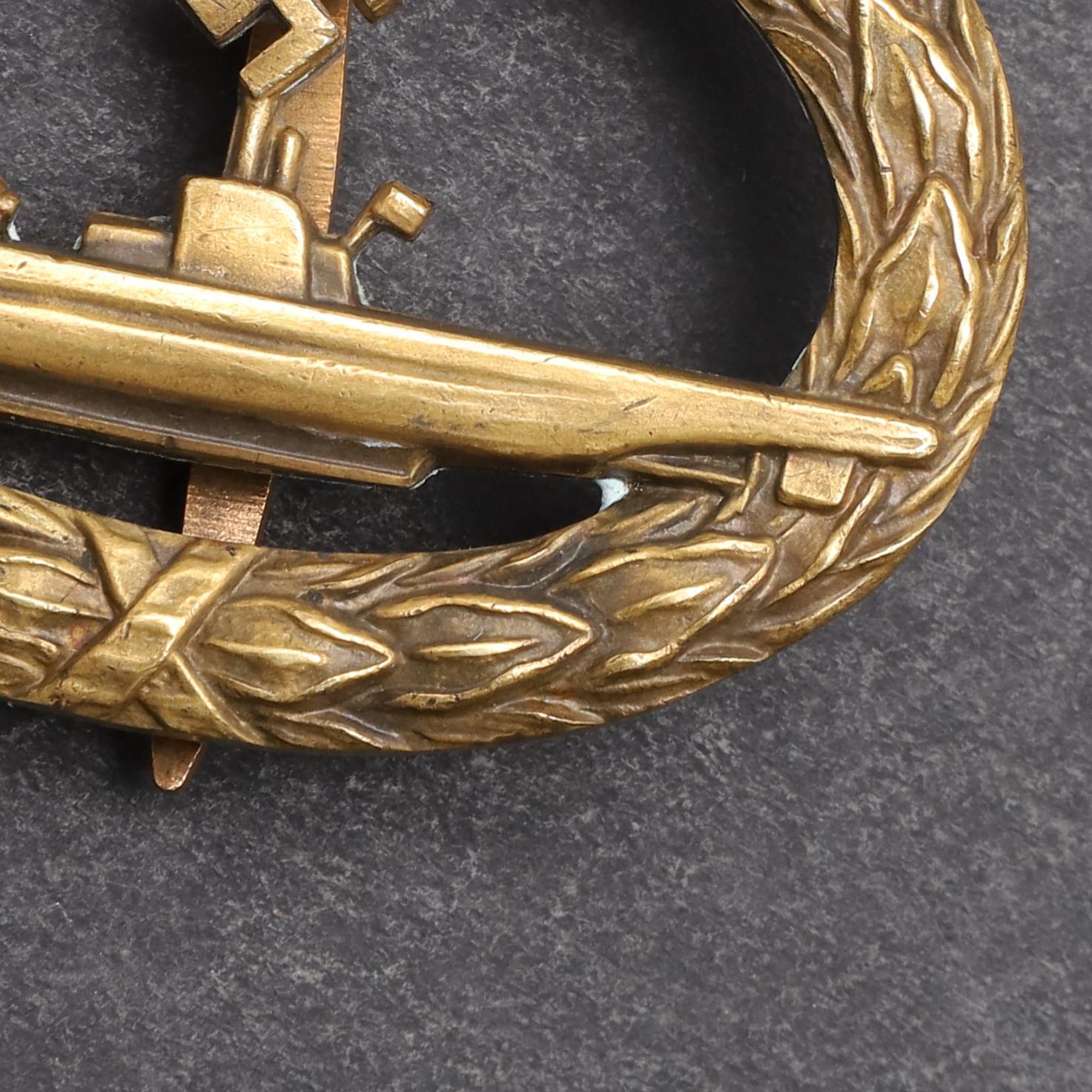 A SECOND WORLD WAR GERMAN U-BOAT BADGE.